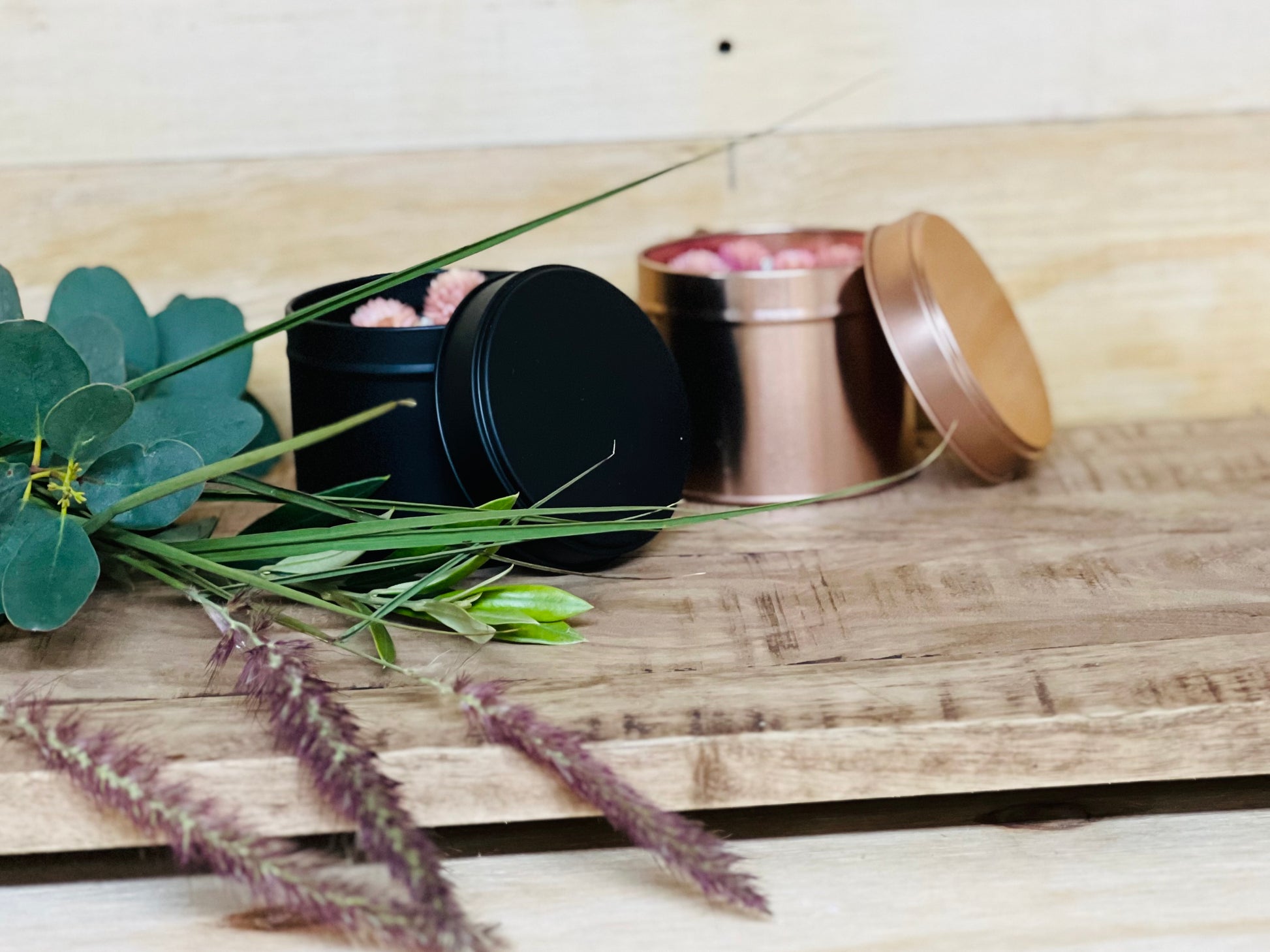 Sus.Studio-geurkaars-metbloemen-6