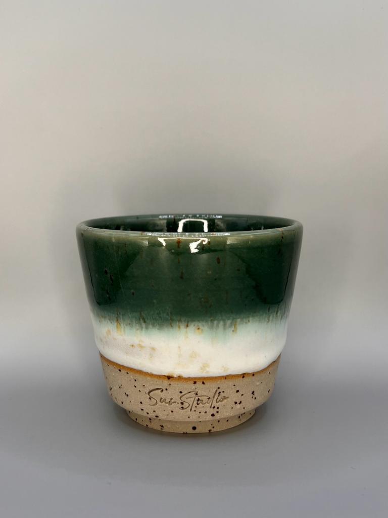 Sus.Studio-handgemaaktkeramiek-mok-groen-ocean-3
