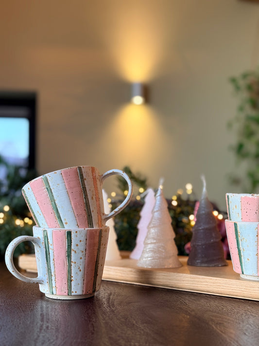 Sus.Studio mok met oor gestreept roze wit groen 3