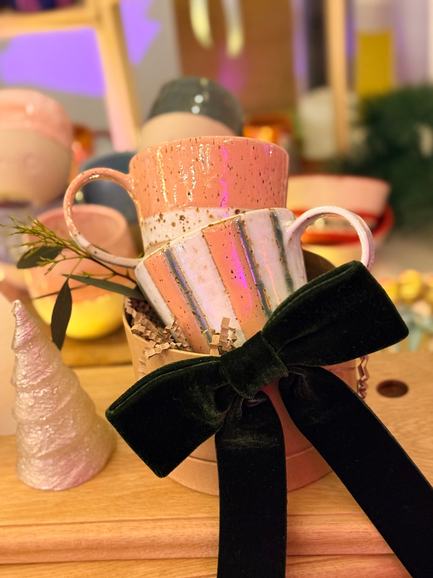 Sus.Studio mok met oor streep roze