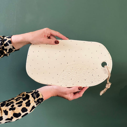 Susstudio-handgemaaktkeramiek-zwartwit-stippen-15