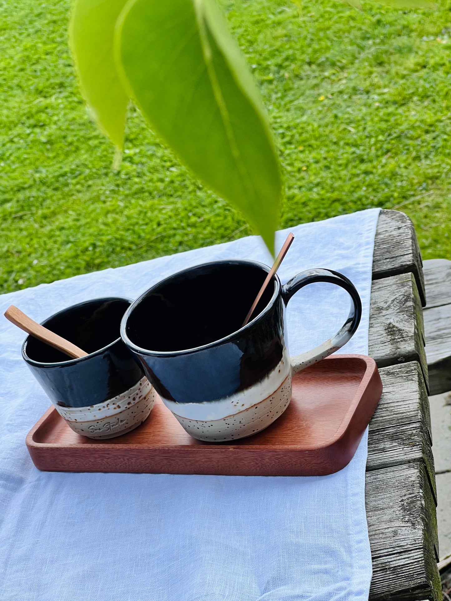 Susstudio koffiemok theemok met oor zwart wit keramiek 4