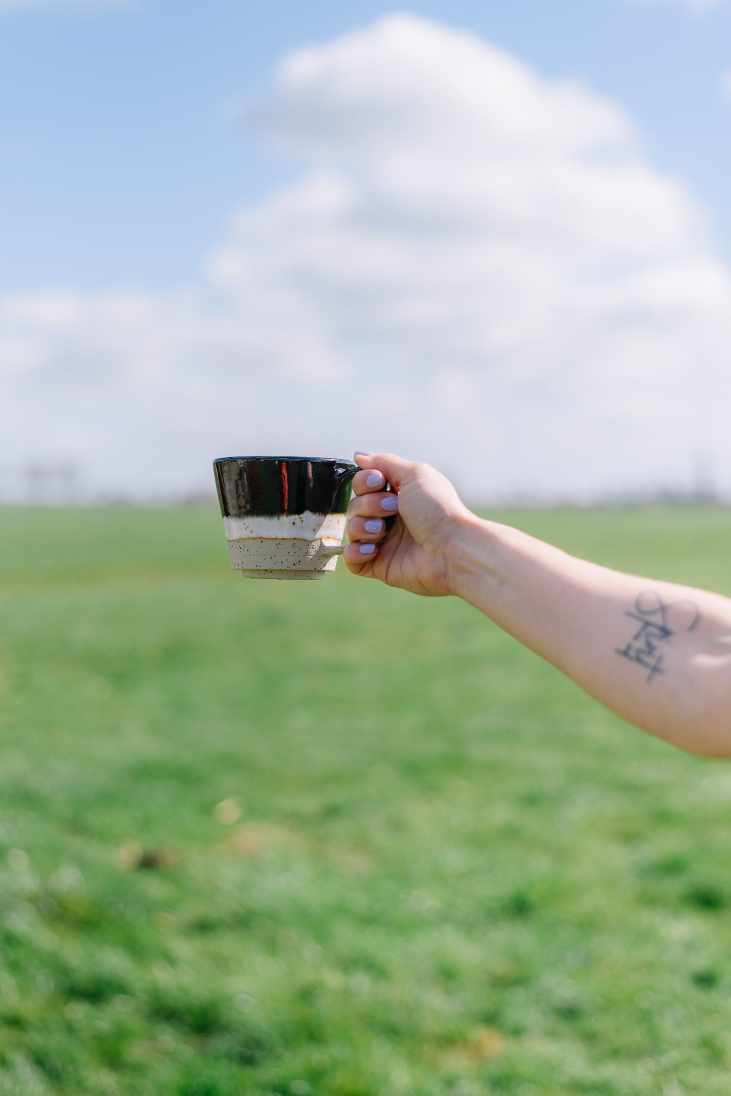 Susstudio koffiemok theemok met oor zwart wit keramiek 6