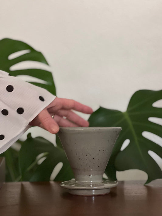 sus.studio-handgemaaktkeramiek-koffiefilter-grijs-groen-blauw-spetters-1