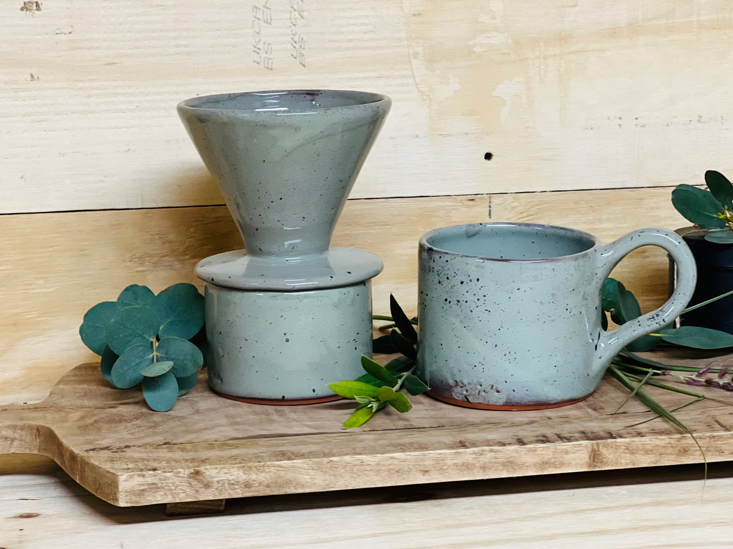 sus.studio-handgemaaktkeramiek-koffiefilter-grijs-groen-blauw-spetters-2