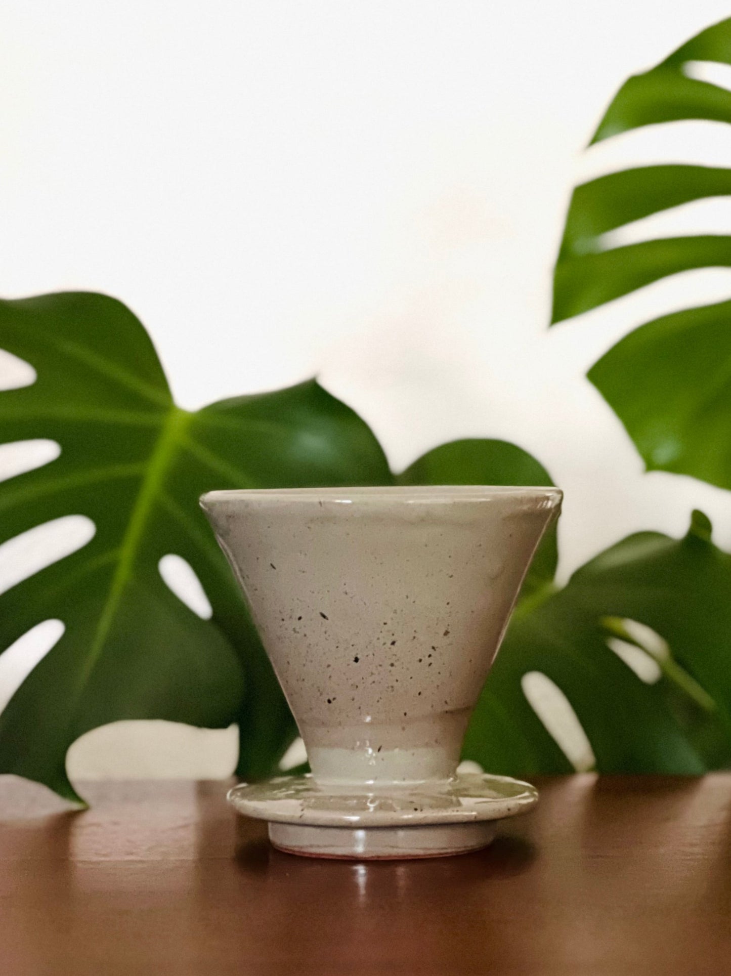 sus.studio-handgemaaktkeramiek-koffiefilter-grijs-groen-blauw-spetters-5