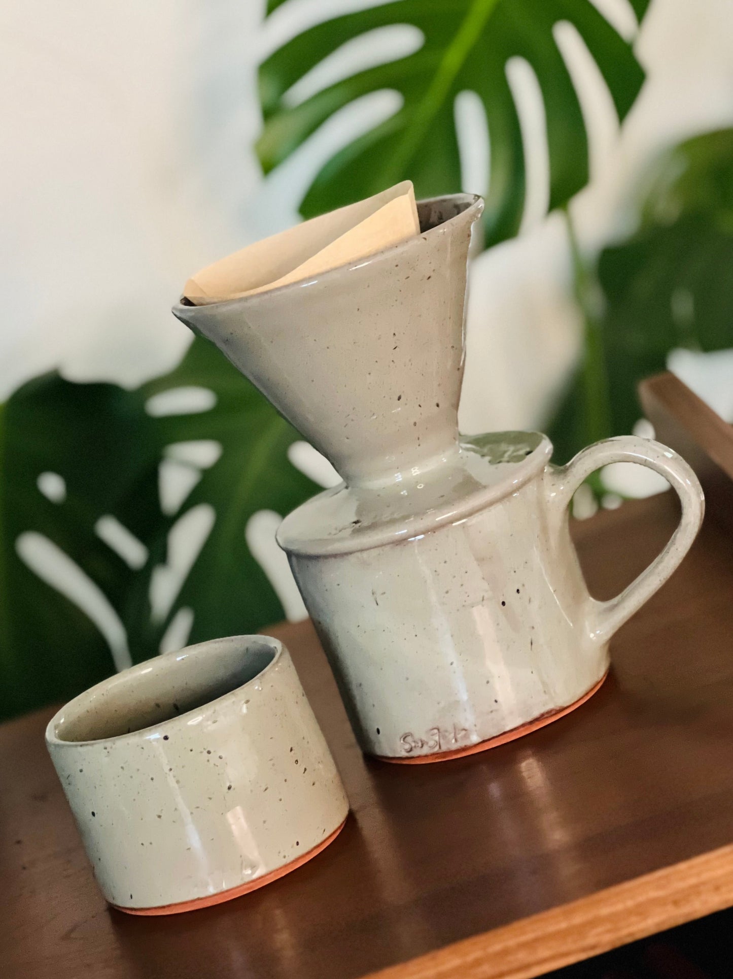 sus.studio-handgemaaktkeramiek-koffiefilter-grijs-groen-blauw-spetters-6