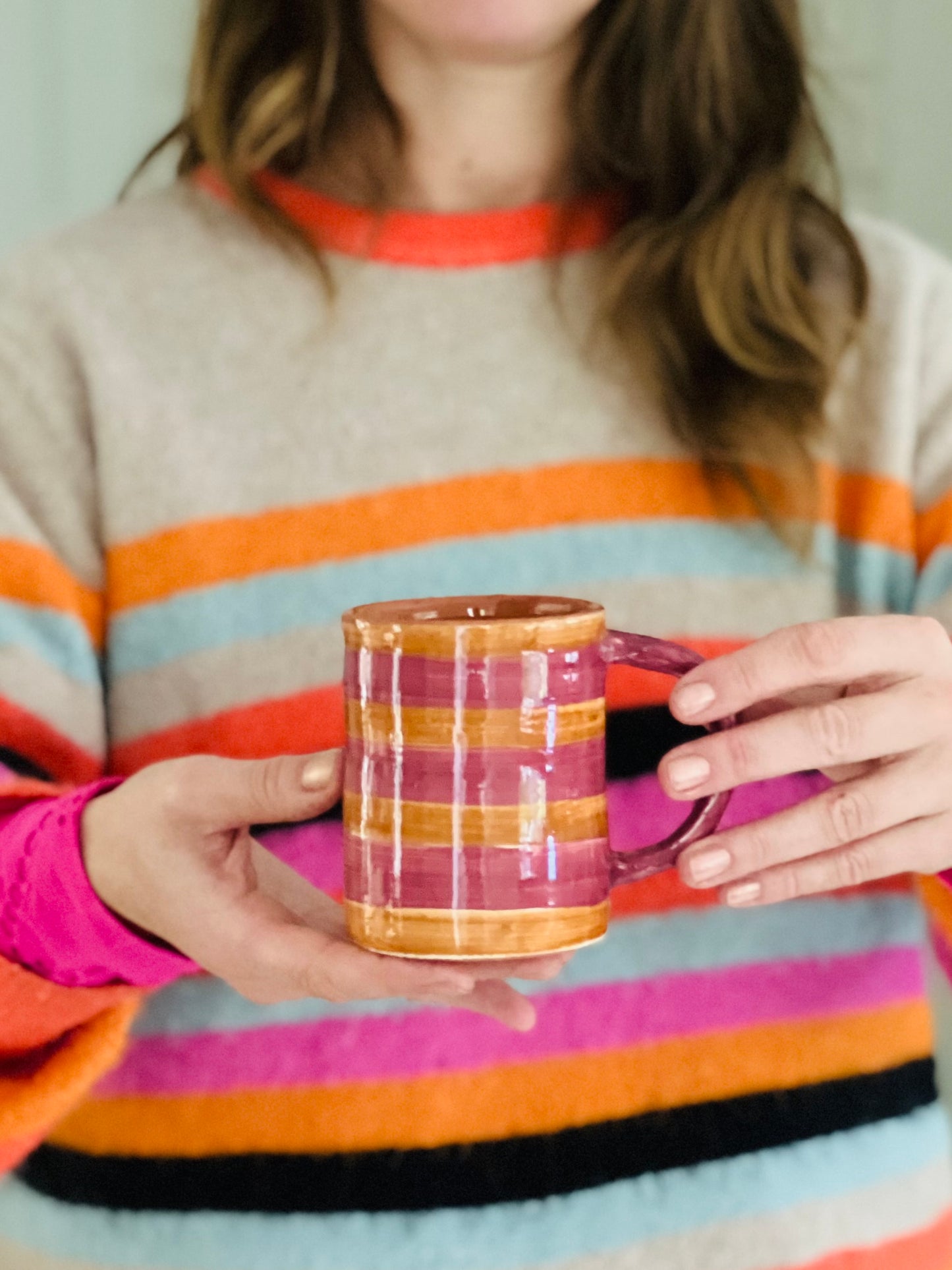 susstudio-handgemaakt-handgeverfd-keramiek-koffiemok-roze-geel-bruin-2