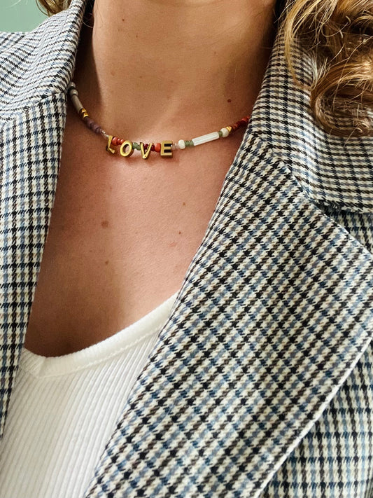 susstudio-handgemaaktesieraden-ketting-love-goud-5