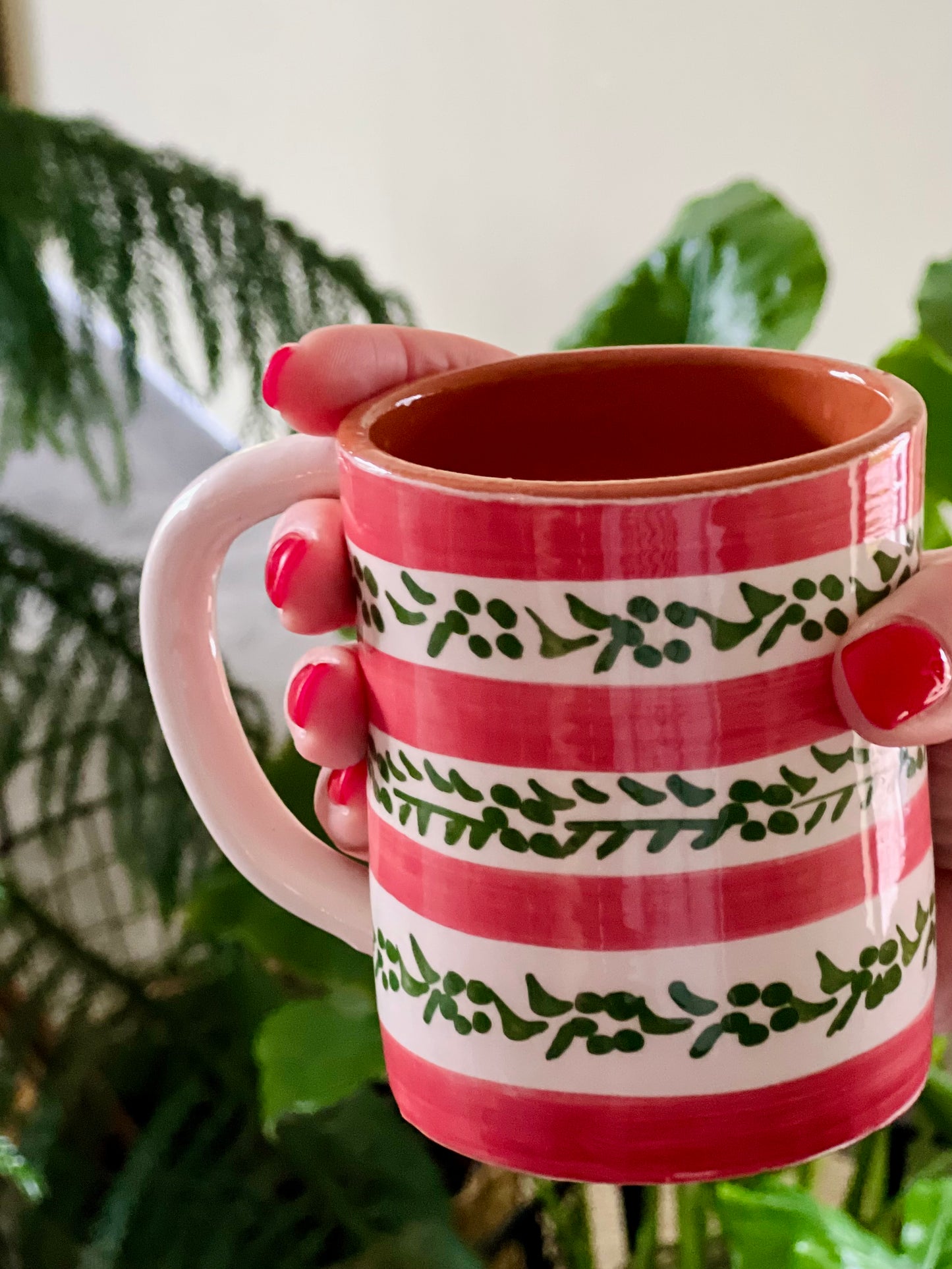 susstudio-handgemaaktkeramiek-portugal-koffiemok-kerst-wit-roze-motief-2