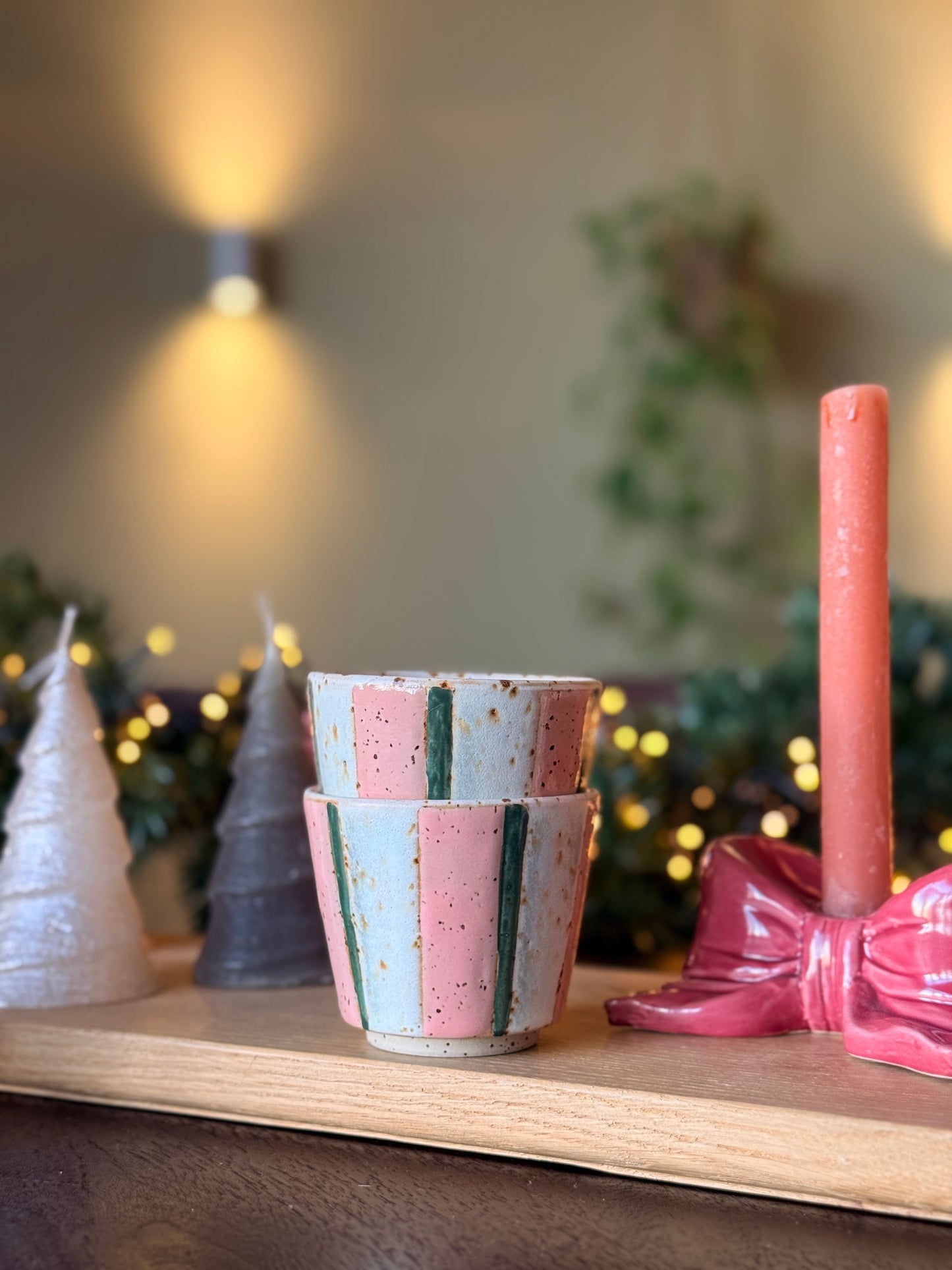 .Studio mok zonder oor gestreept roze wit groen 1