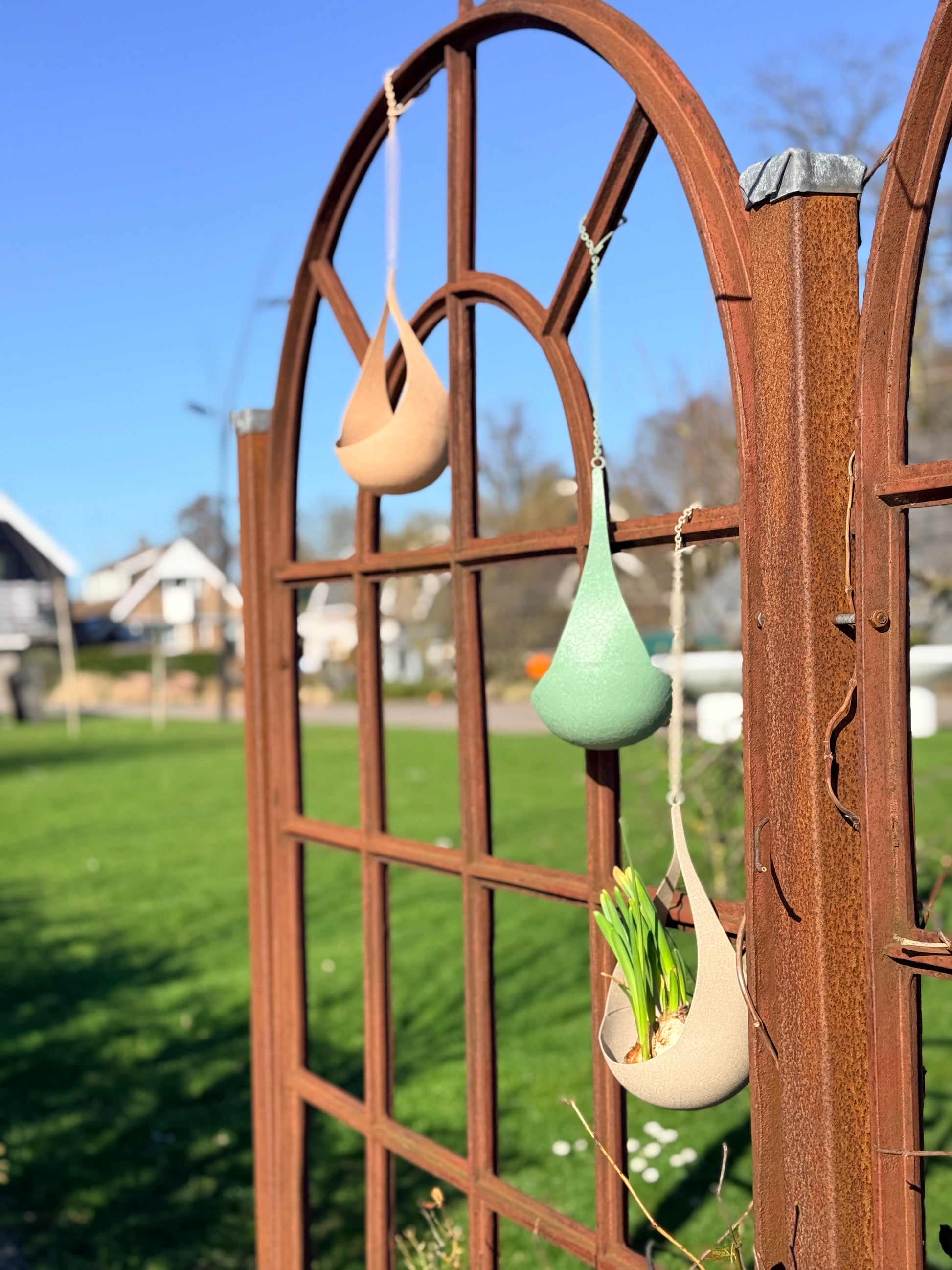 Hanger metaal druppel taupe 8