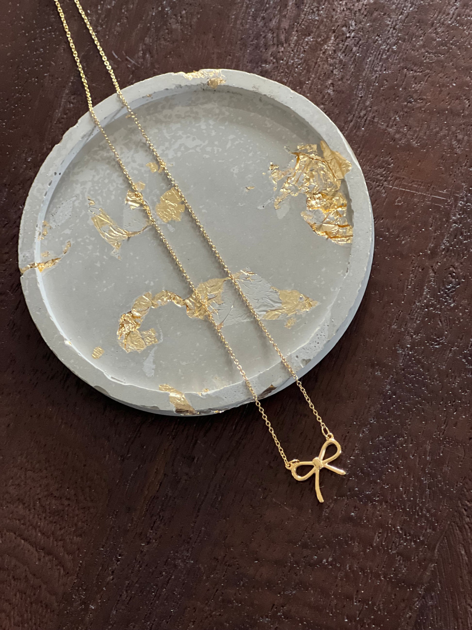 Sus.Studio-handgemaaktesieraden-stainlesssteel-goud-strik-1