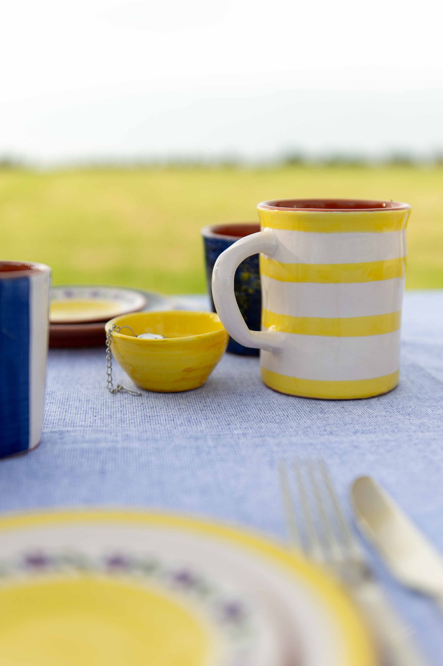 Sus.Studio gekleurd keramiek servies blauw geel wit streep spetter102