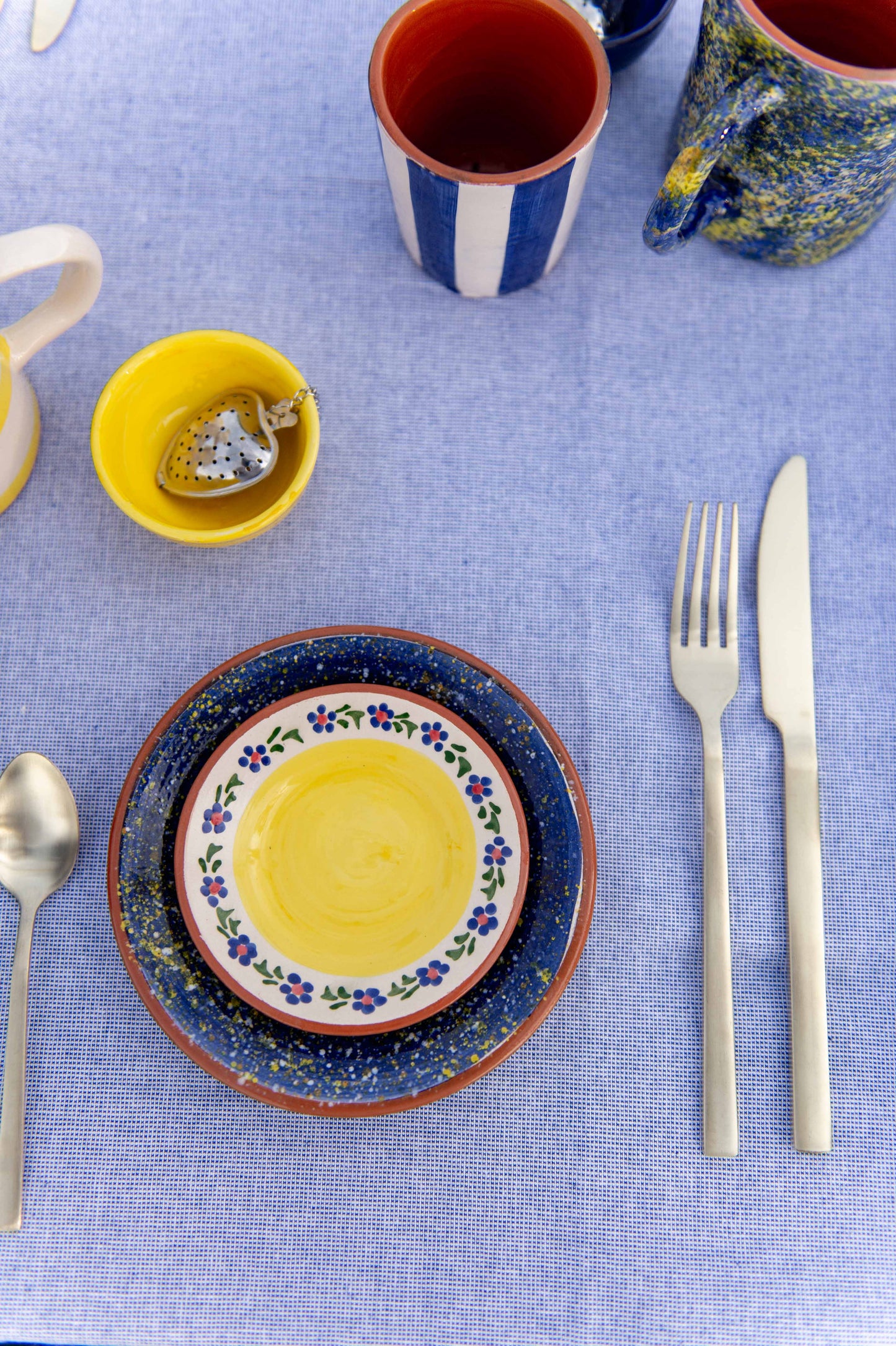 Sus.Studio gekleurd keramiek servies blauw geel wit streep spetter21
