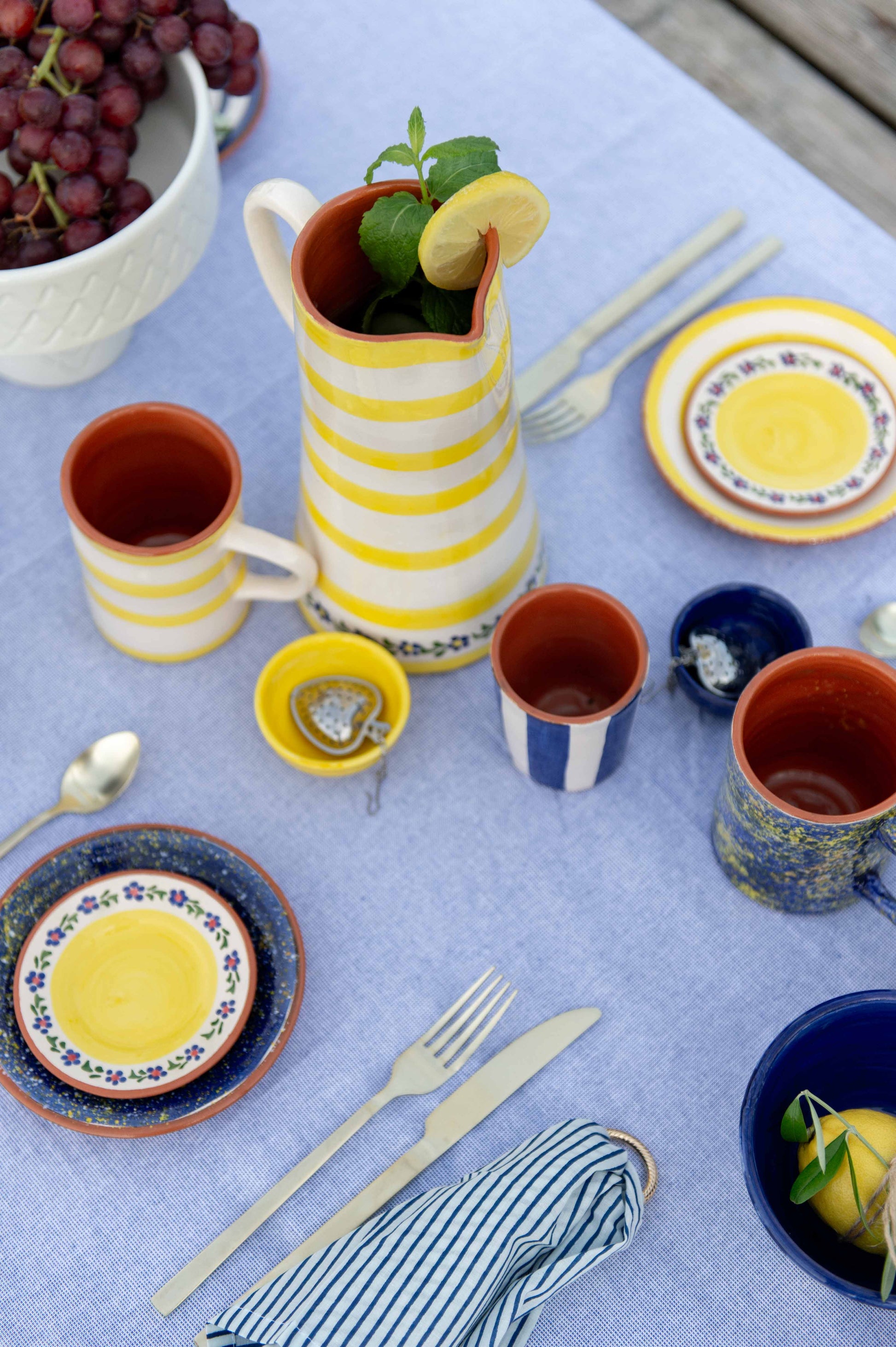 Sus.Studio gekleurd keramiek servies blauw geel wit streep spetter23