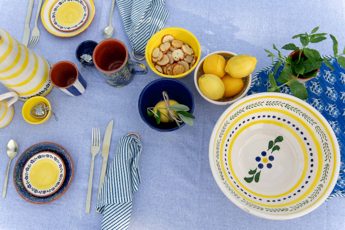Sus.Studio gekleurd keramiek servies blauw geel wit streep spetter25