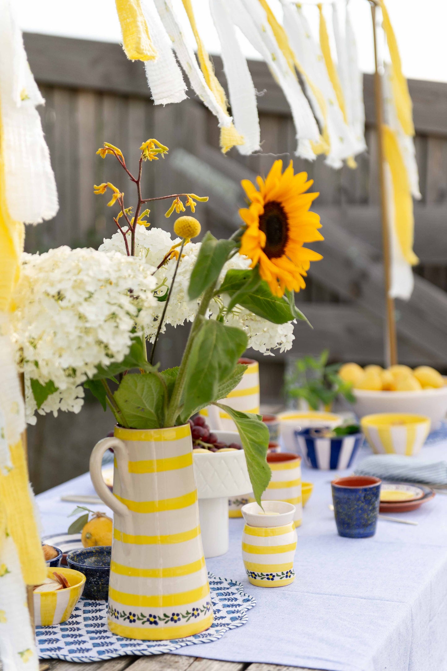 Sus.Studio gekleurd keramiek servies blauw geel wit streep spetter32