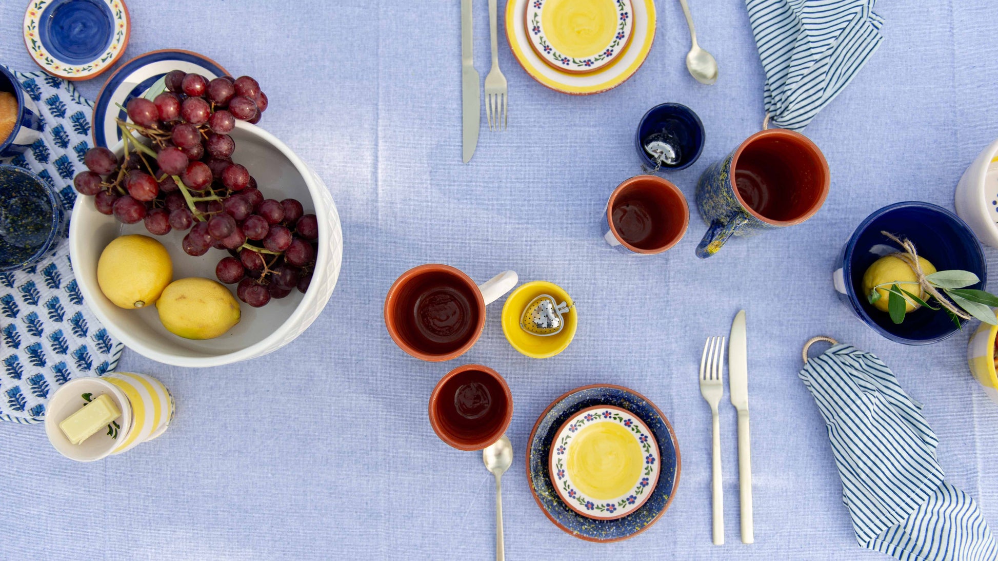 Sus.Studio gekleurd keramiek servies blauw geel wit streep spetter33