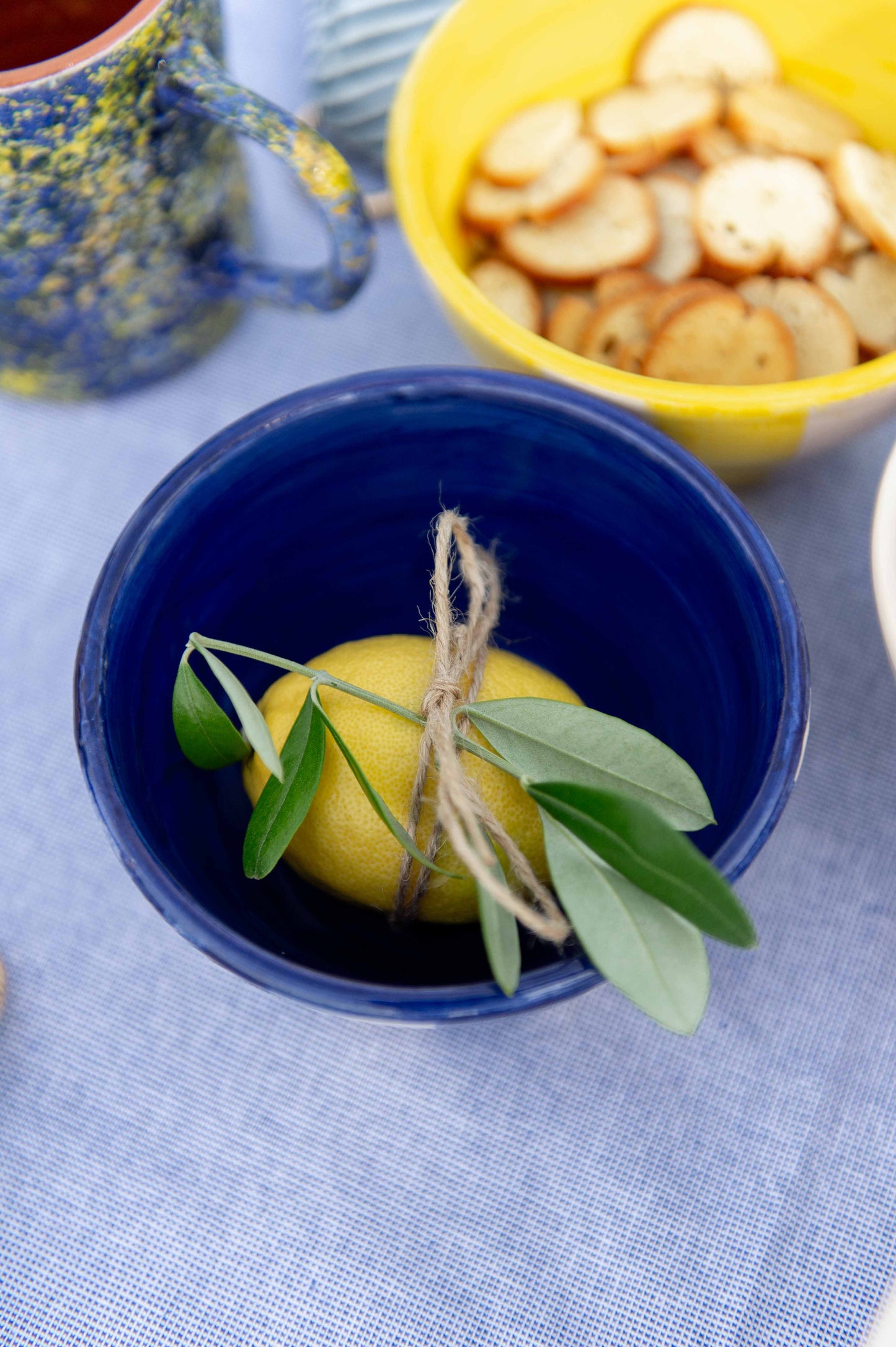 Sus.Studio gekleurd keramiek servies blauw geel wit streep spetter67
