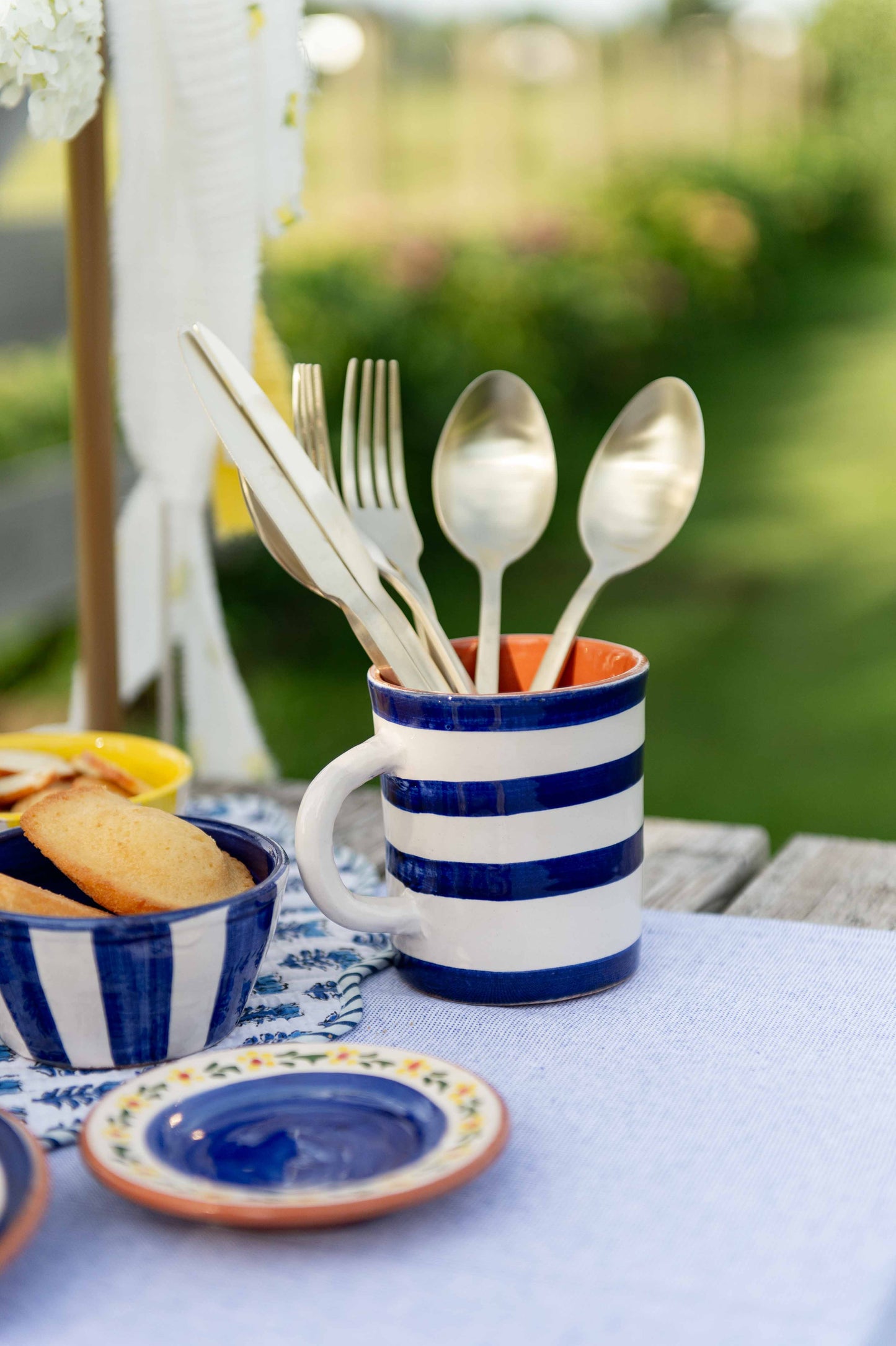 Sus.Studio gekleurd keramiek servies blauw geel wit streep spetter84