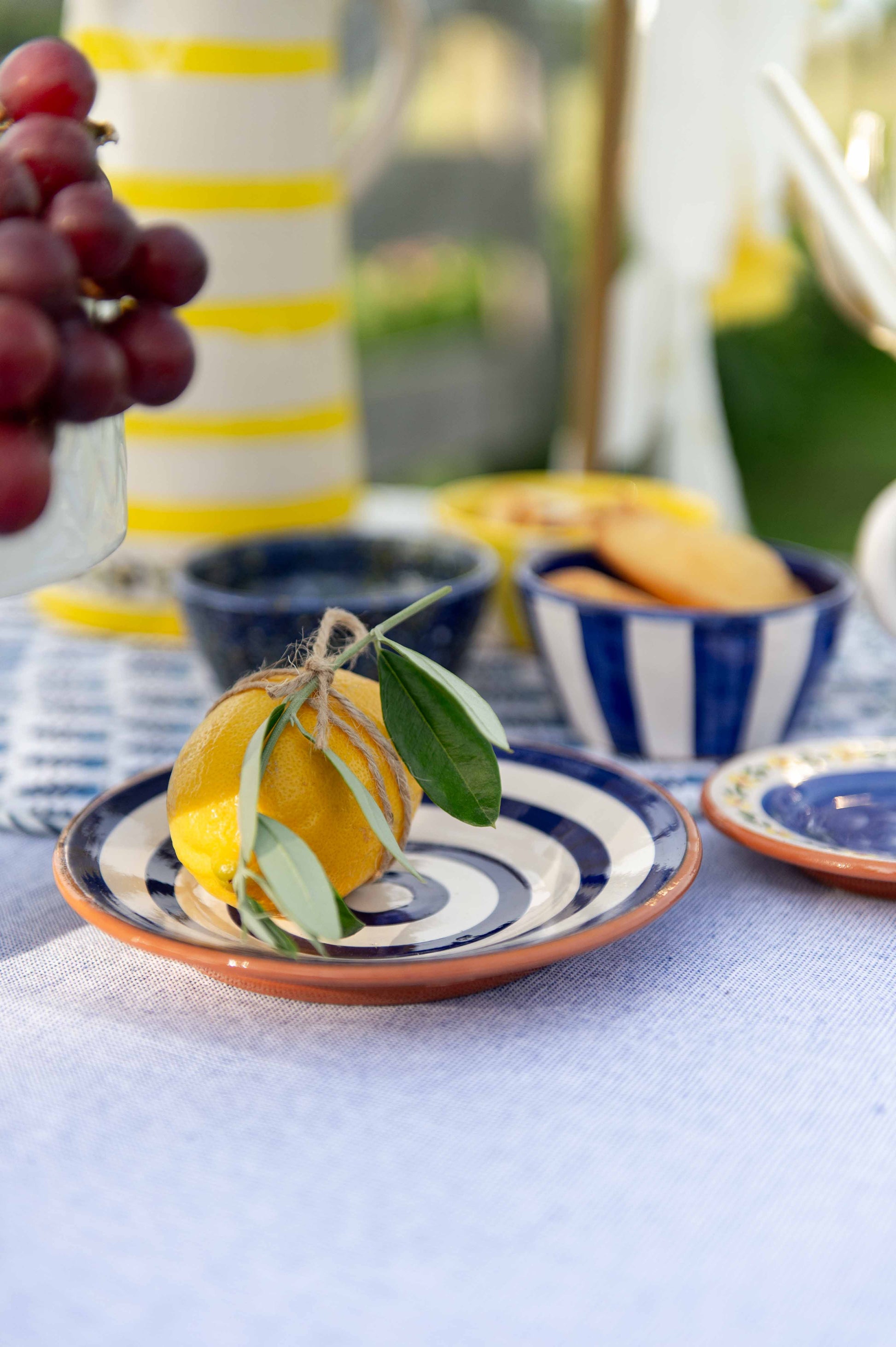 Sus.Studio gekleurd keramiek servies blauw geel wit streep spetter85