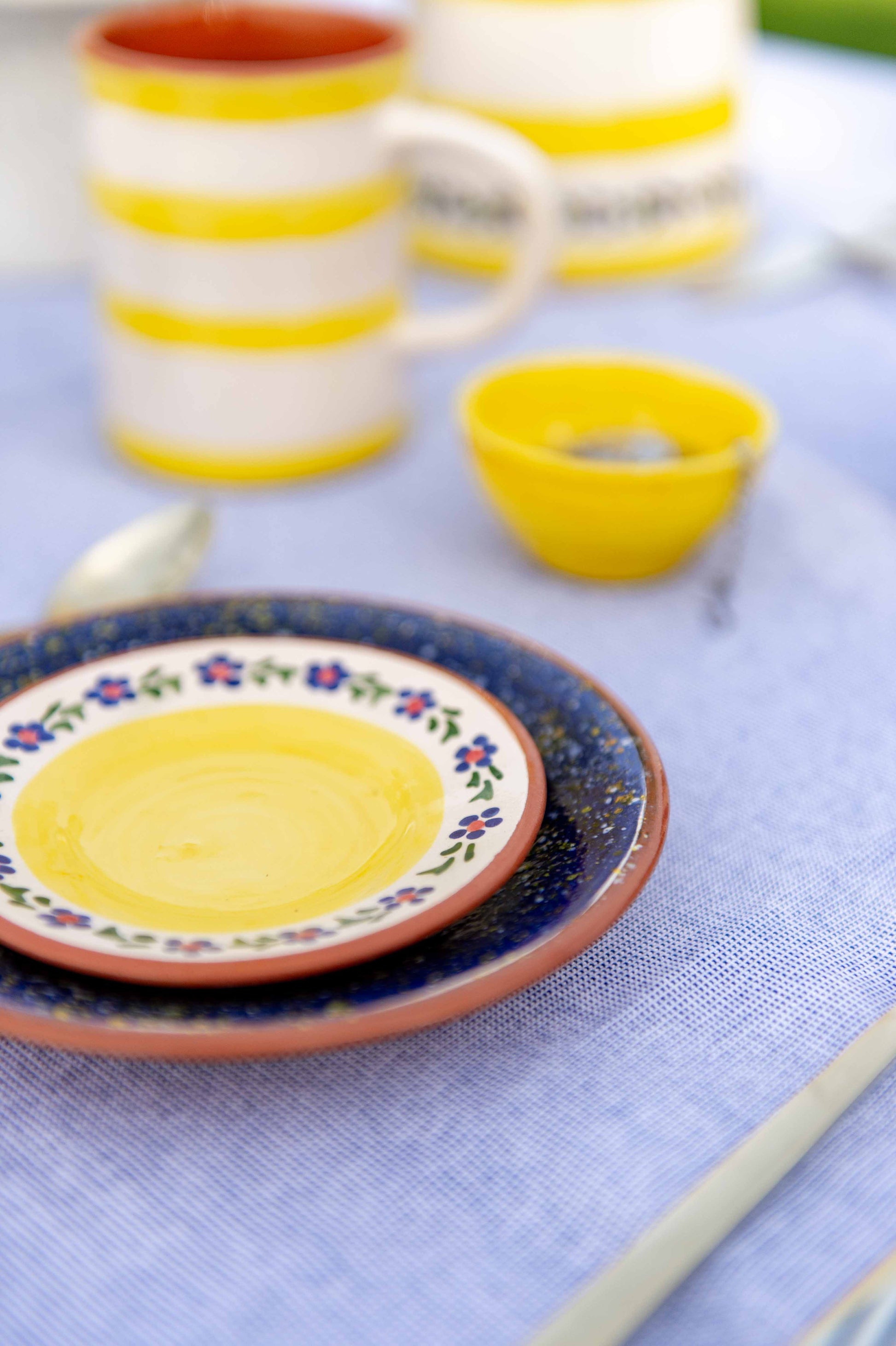 Sus.Studio gekleurd keramiek servies blauw geel wit streep spetter86
