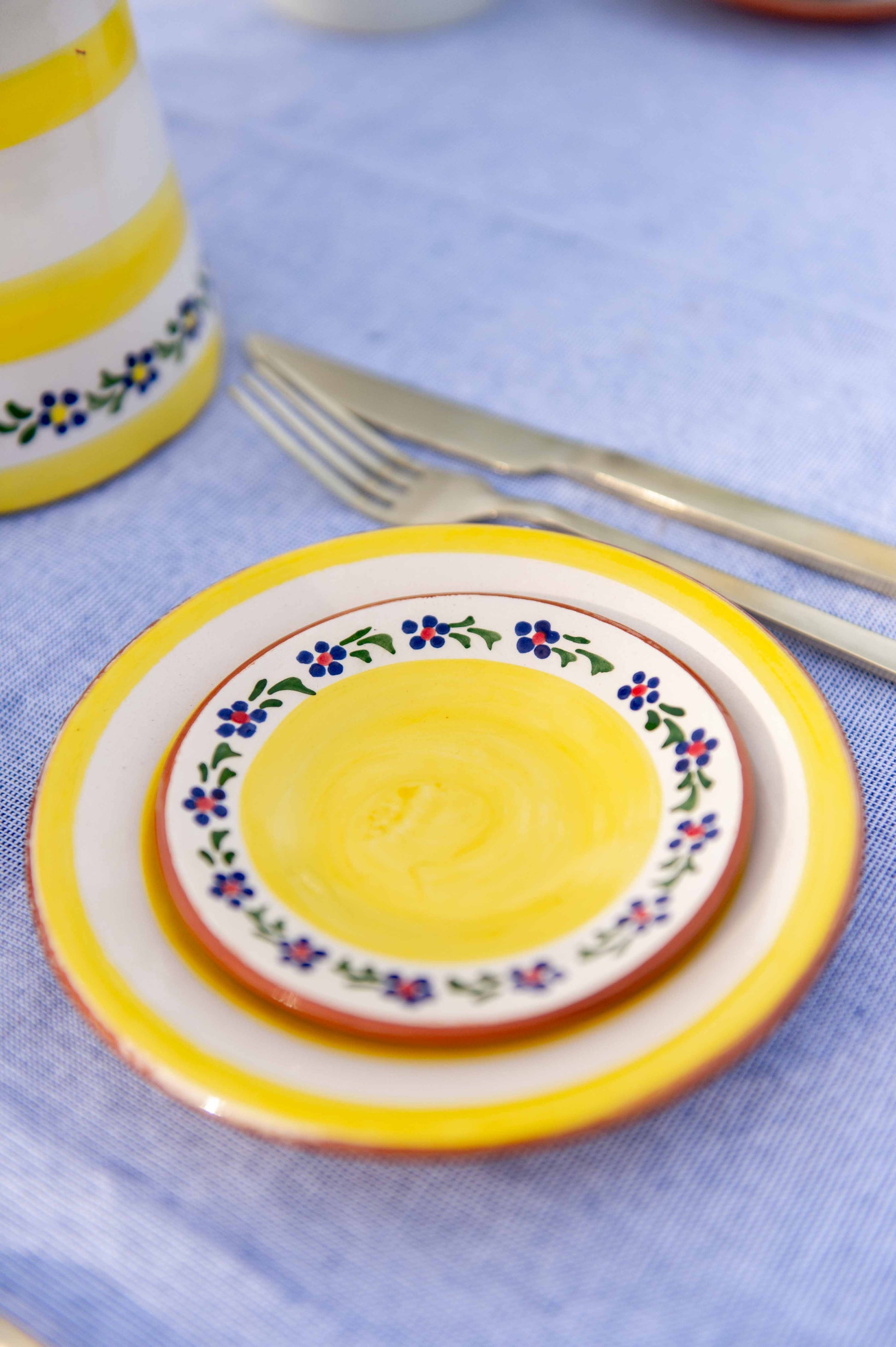 Sus.Studio gekleurd keramiek servies blauw geel wit streep spetter88