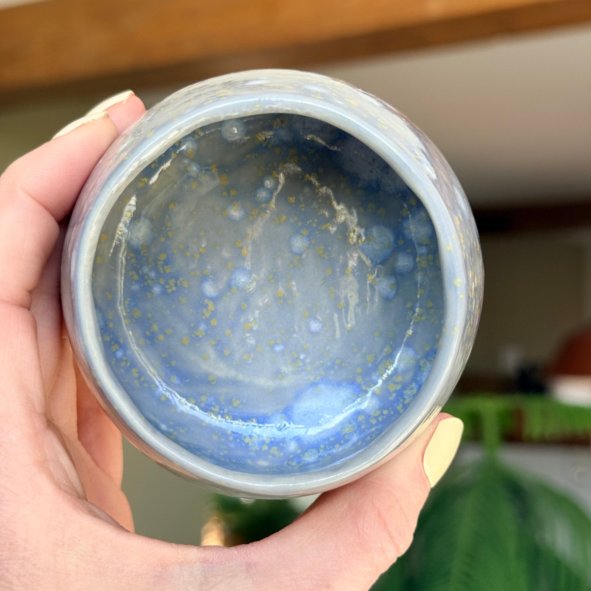 Sus.Studio koffiemokje zonder oor steengoed paars roze blauw1