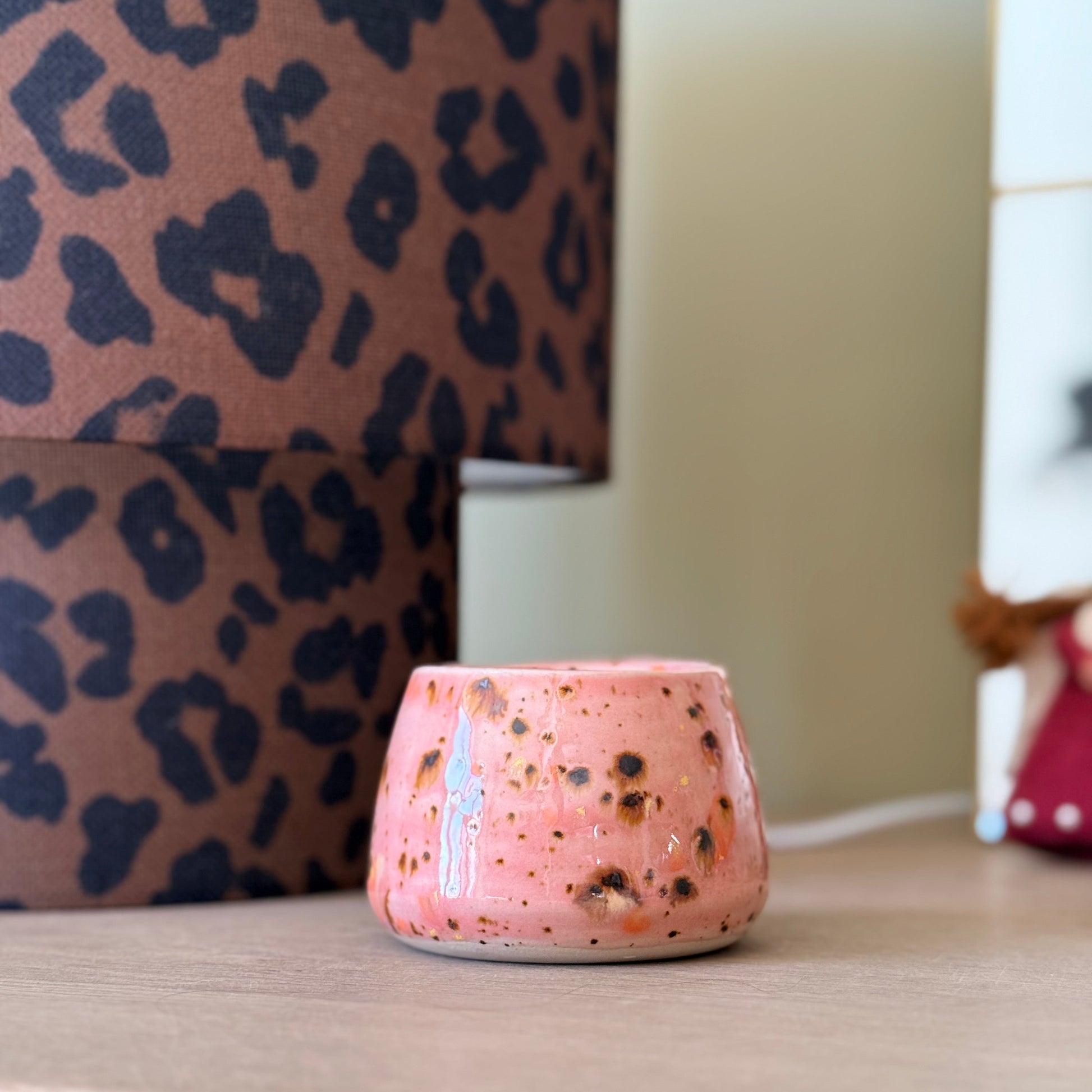 Sus.Studio koffiemokje zonder oor steengoed paars roze blauw12