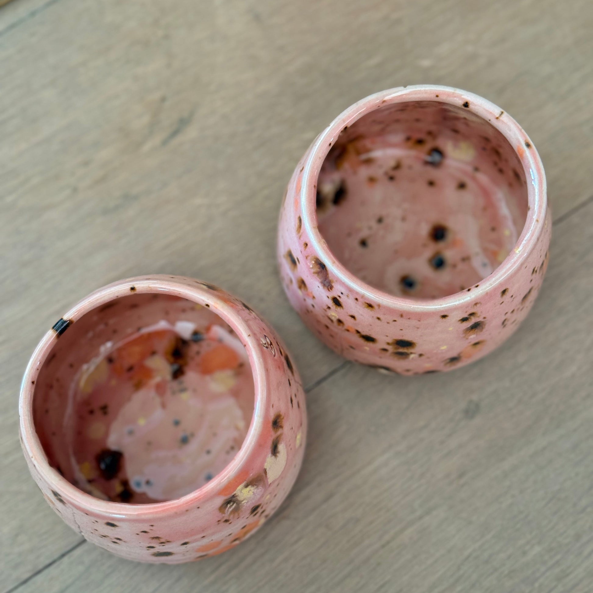 Sus.Studio koffiemokje zonder oor steengoed paars roze blauw15