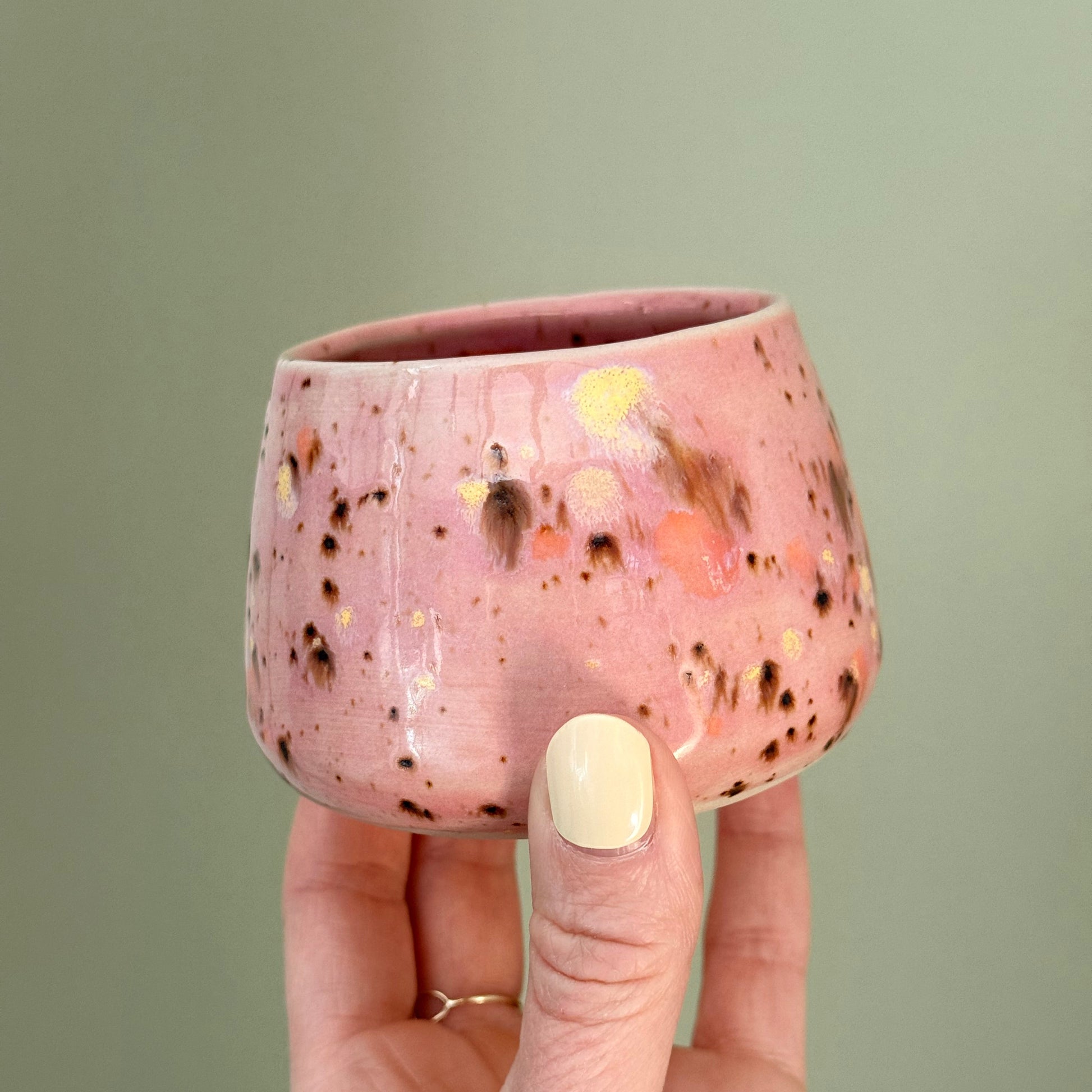 Sus.Studio koffiemokje zonder oor steengoed paars roze blauw30