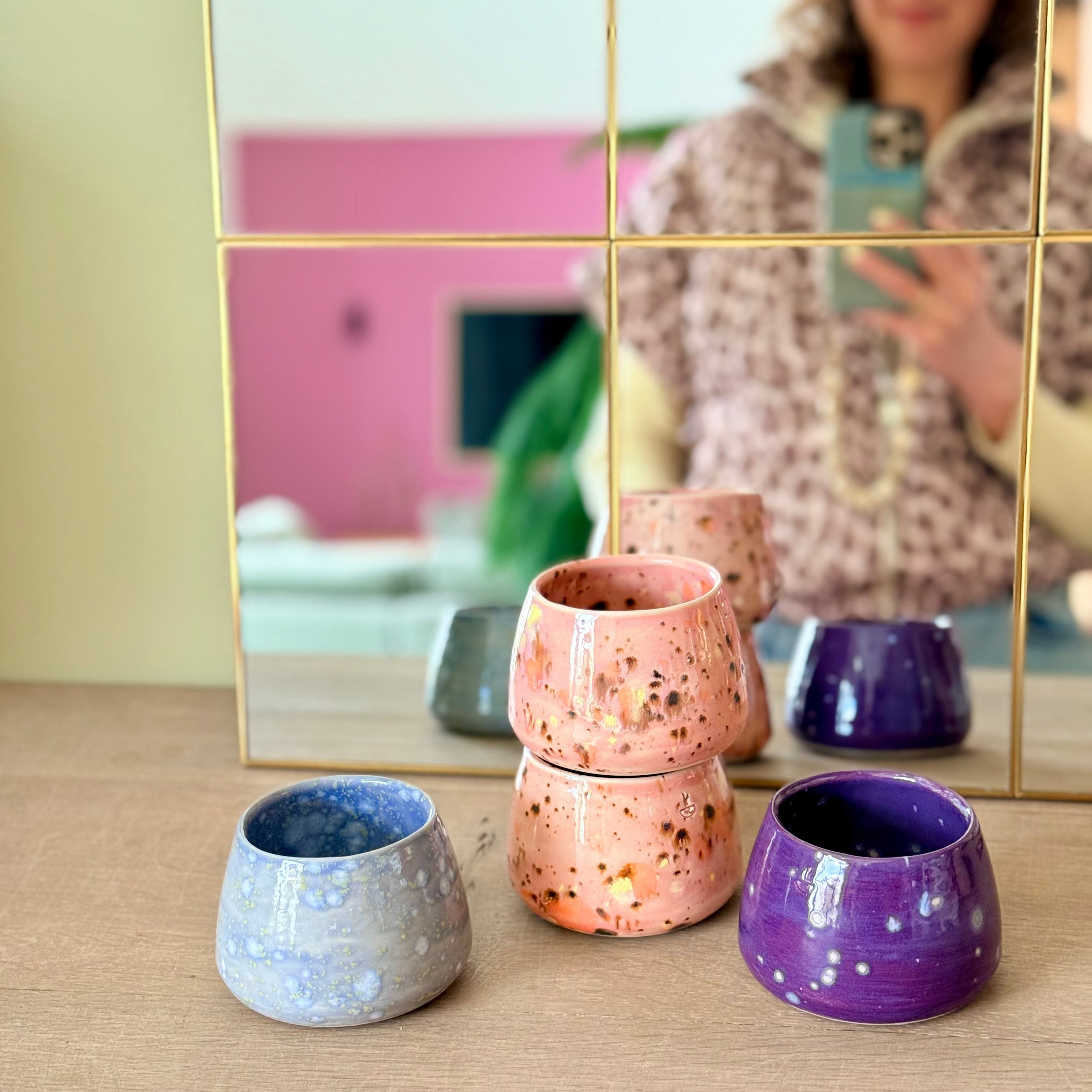 Sus.Studio koffiemokje zonder oor steengoed paars roze blauw9