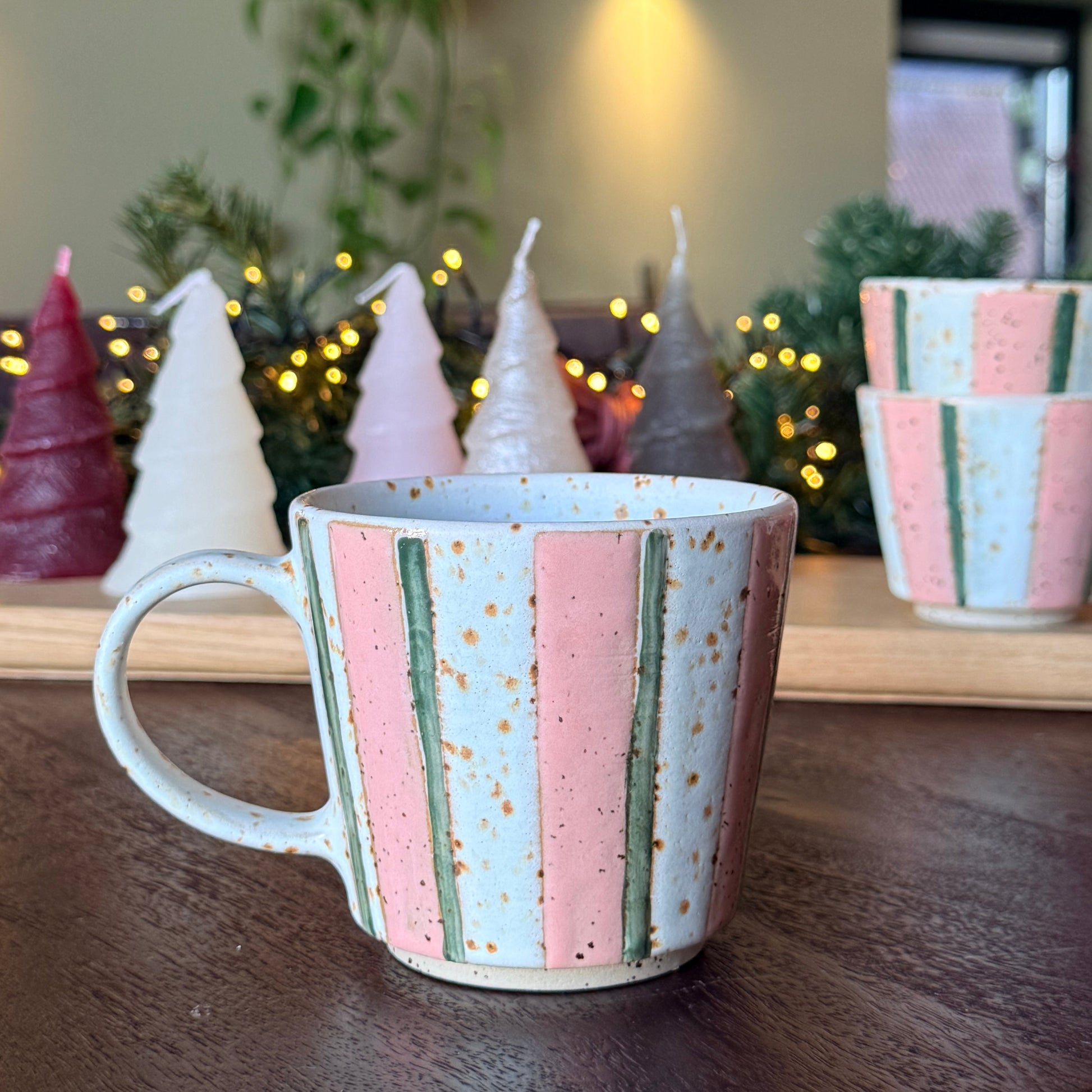 Sus.Studio mok met oor gestreept roze wit groen 8