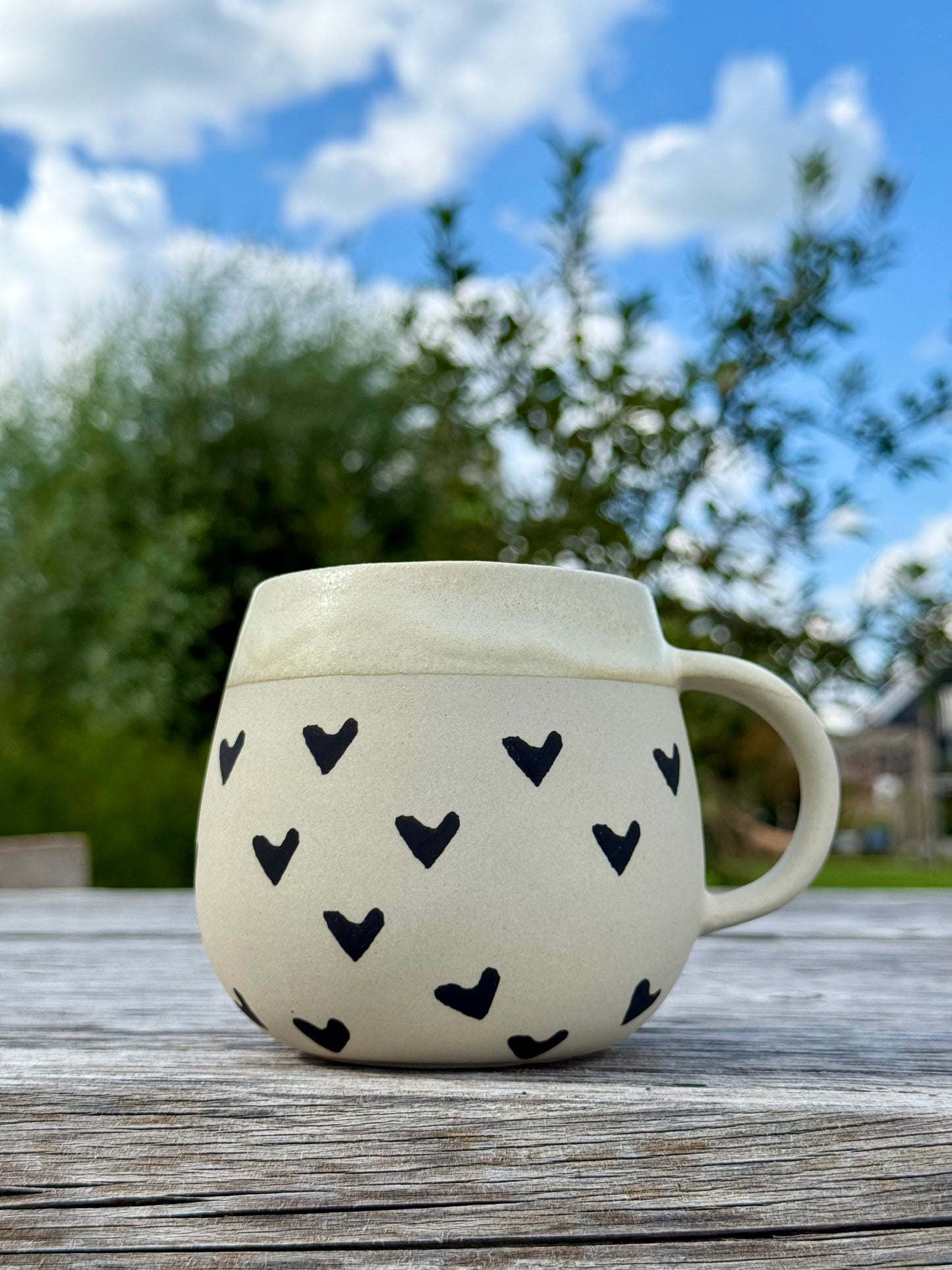 Sus.Studio mok met zwarte hartjes 7