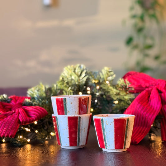 Sus.Studio mok zonder oor gestreept rood wit groen 4