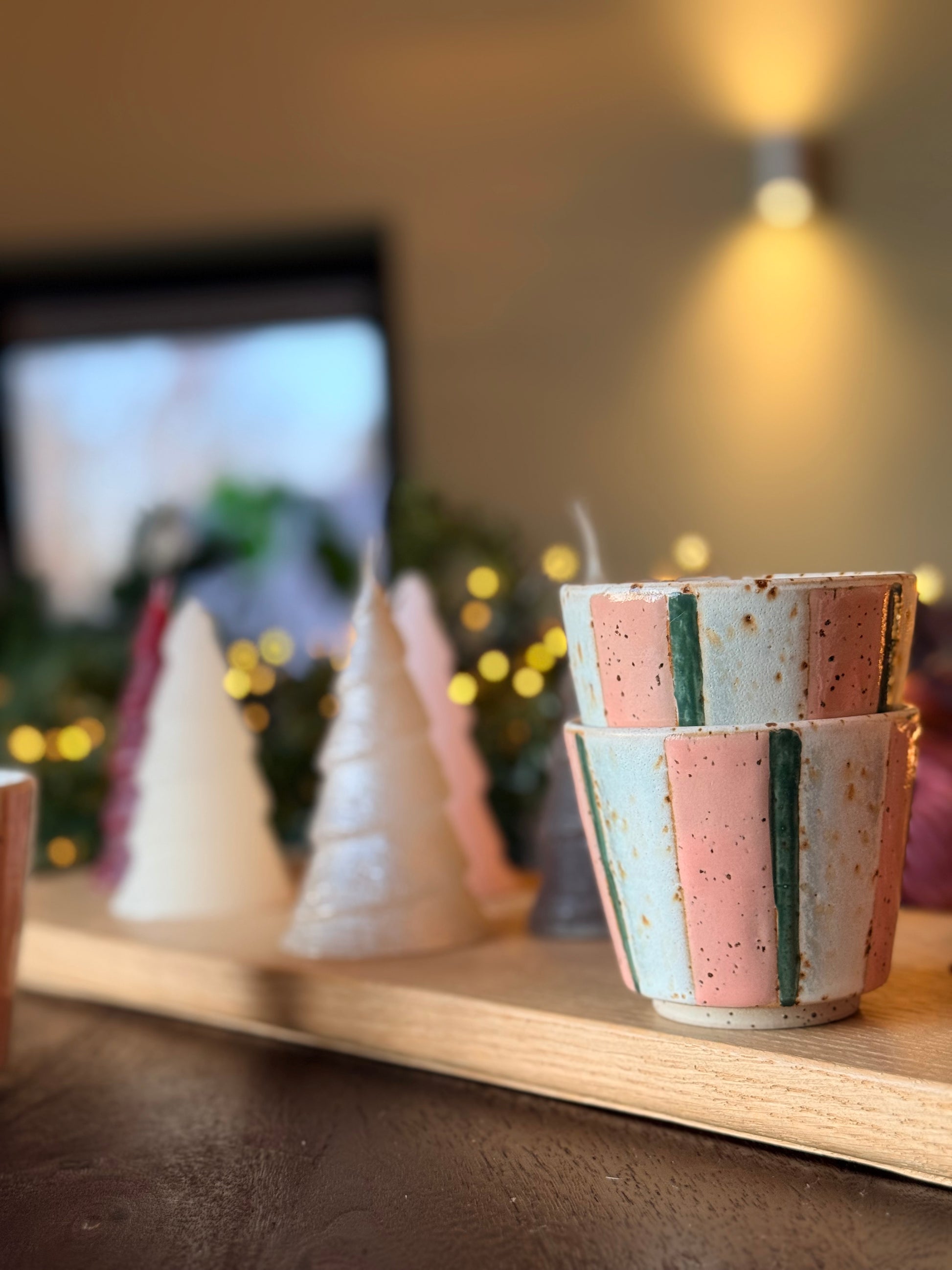 .Studio mok zonder oor gestreept roze wit groen