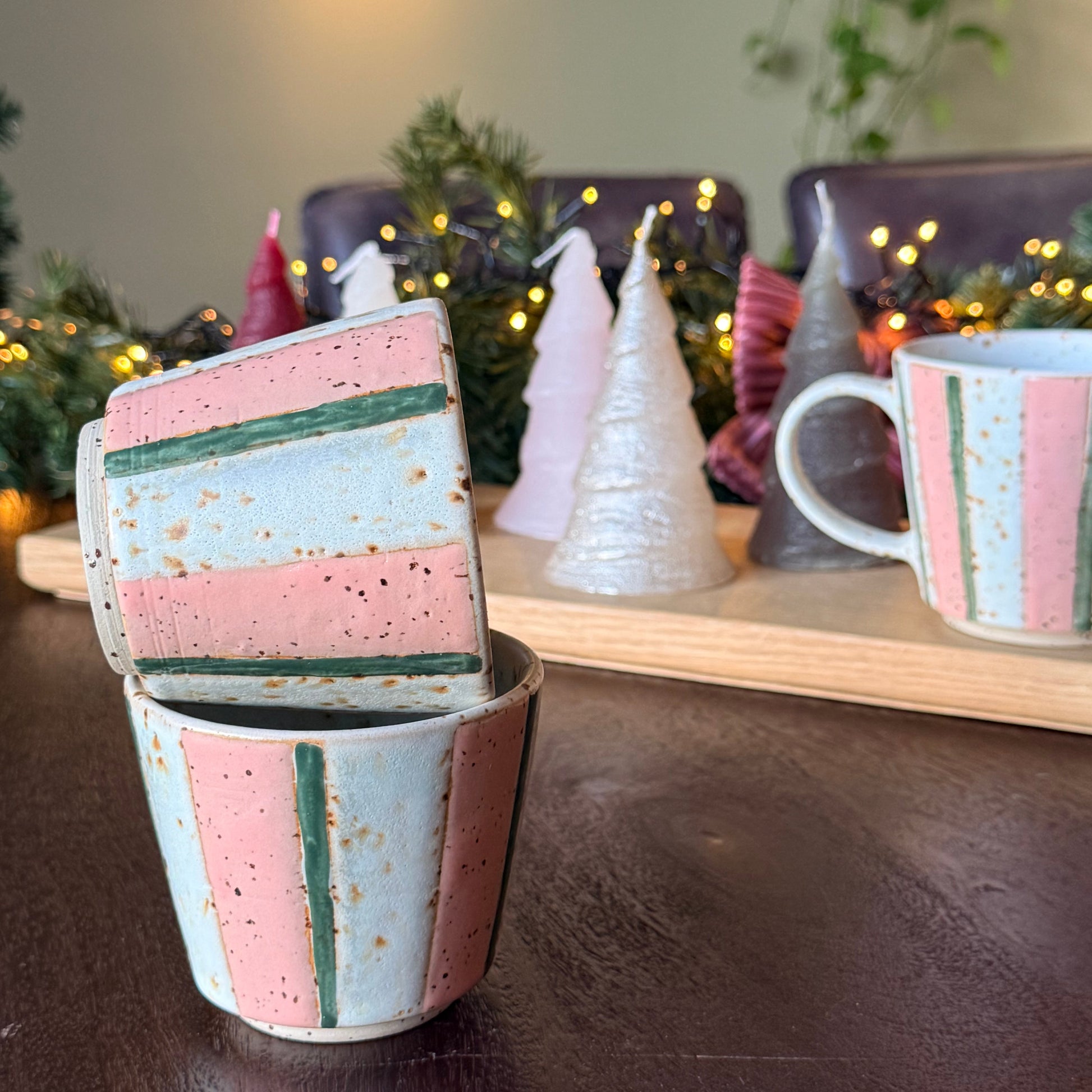 Sus.Studio mok zonder oor gestreept roze wit groen 4