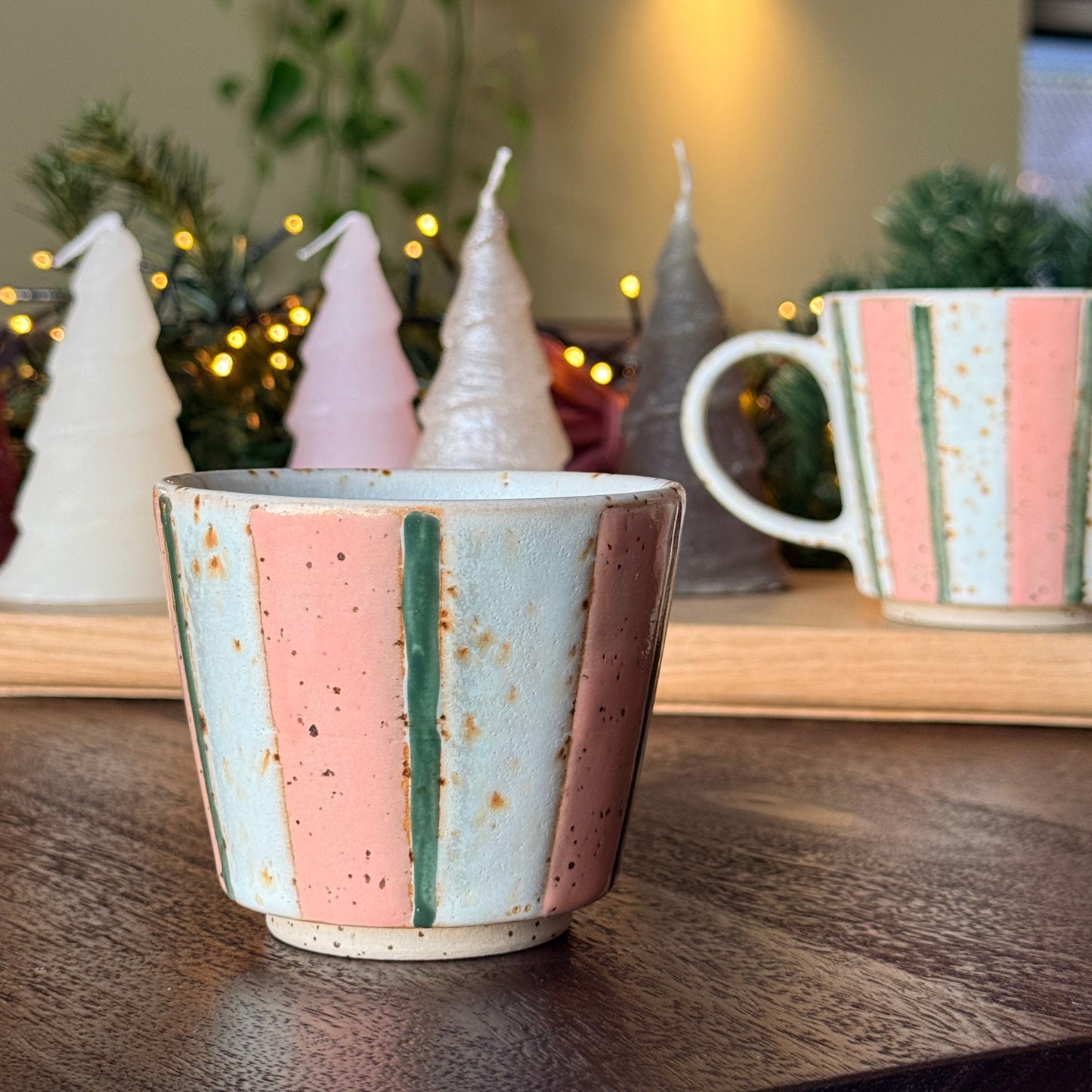 Sus.Studio mok zonder oor gestreept roze wit groen 8