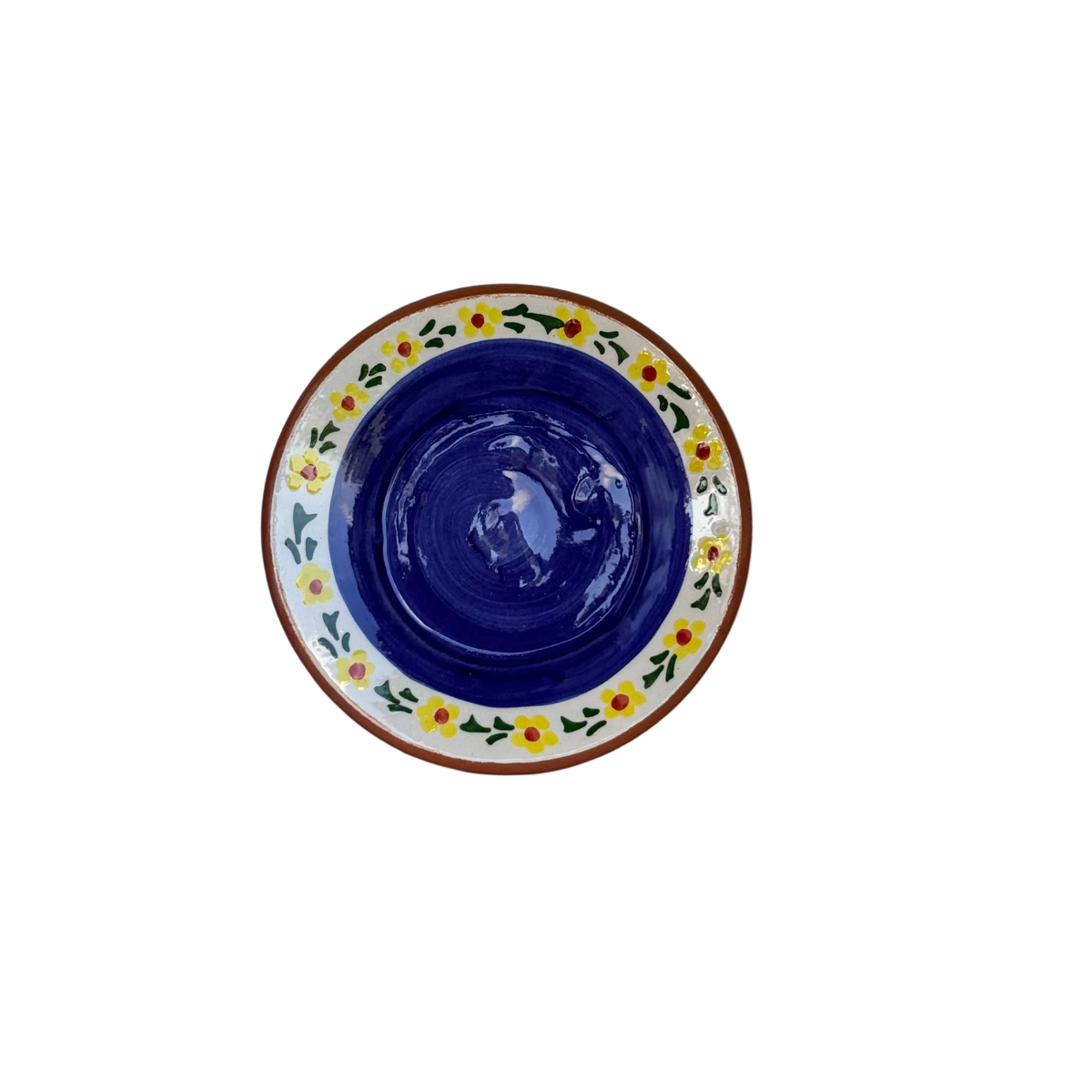 detailfoto bovenkant bordje handgemaakt keramiek uit Portugal donkerblauw met rand met gele bloemetjes