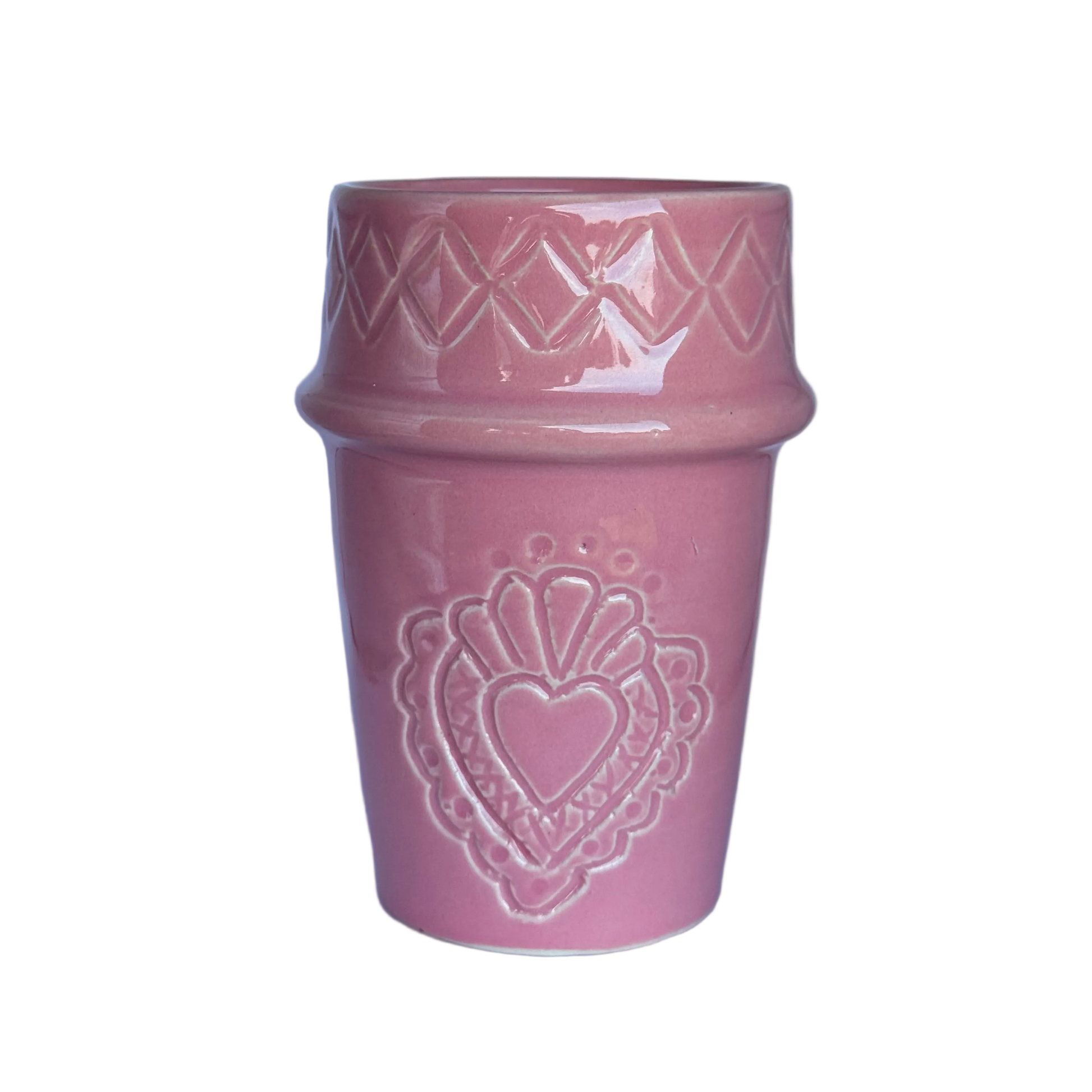 detailfoto roze marokkaanse latte mok met hart gravering