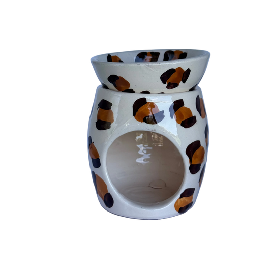 detailfoto voorkant geurbrander met luipaard print van handgemaakt keramiek uit Portugal