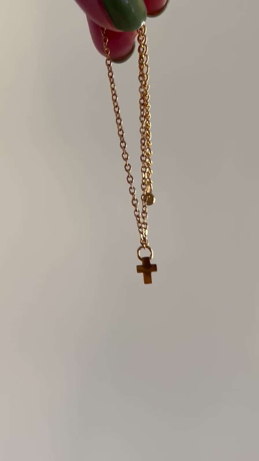 susstudio-handgemaaktesieraden-armband-kruisje-goud-3