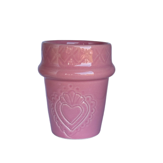 roze koffiekopje van marokkaans keramiek met hartvorm gegraveerd