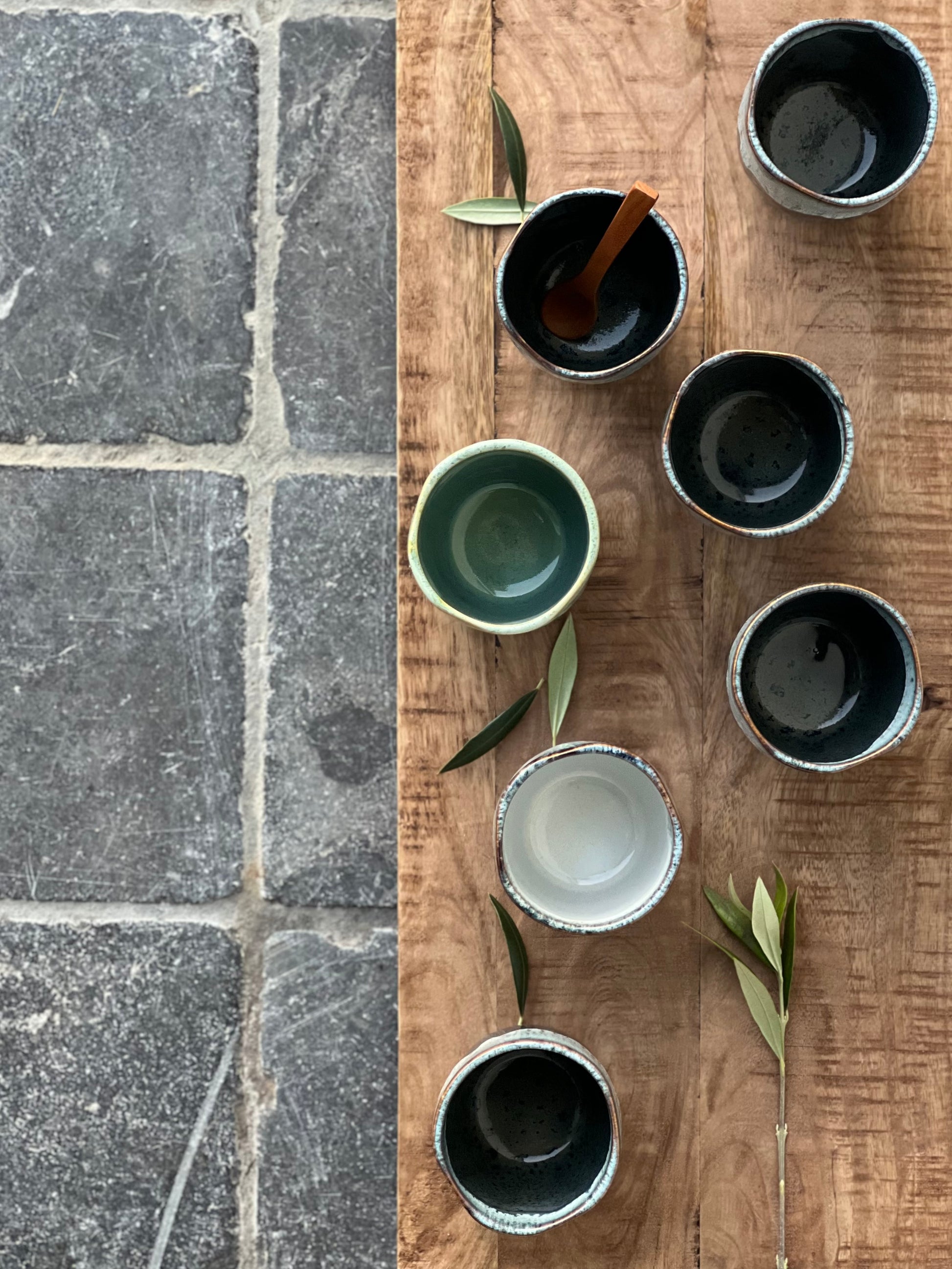 sus.studio-handbeschilderdkeramiek-koffiekopje-koffiemok-grijs-groen-wit-3