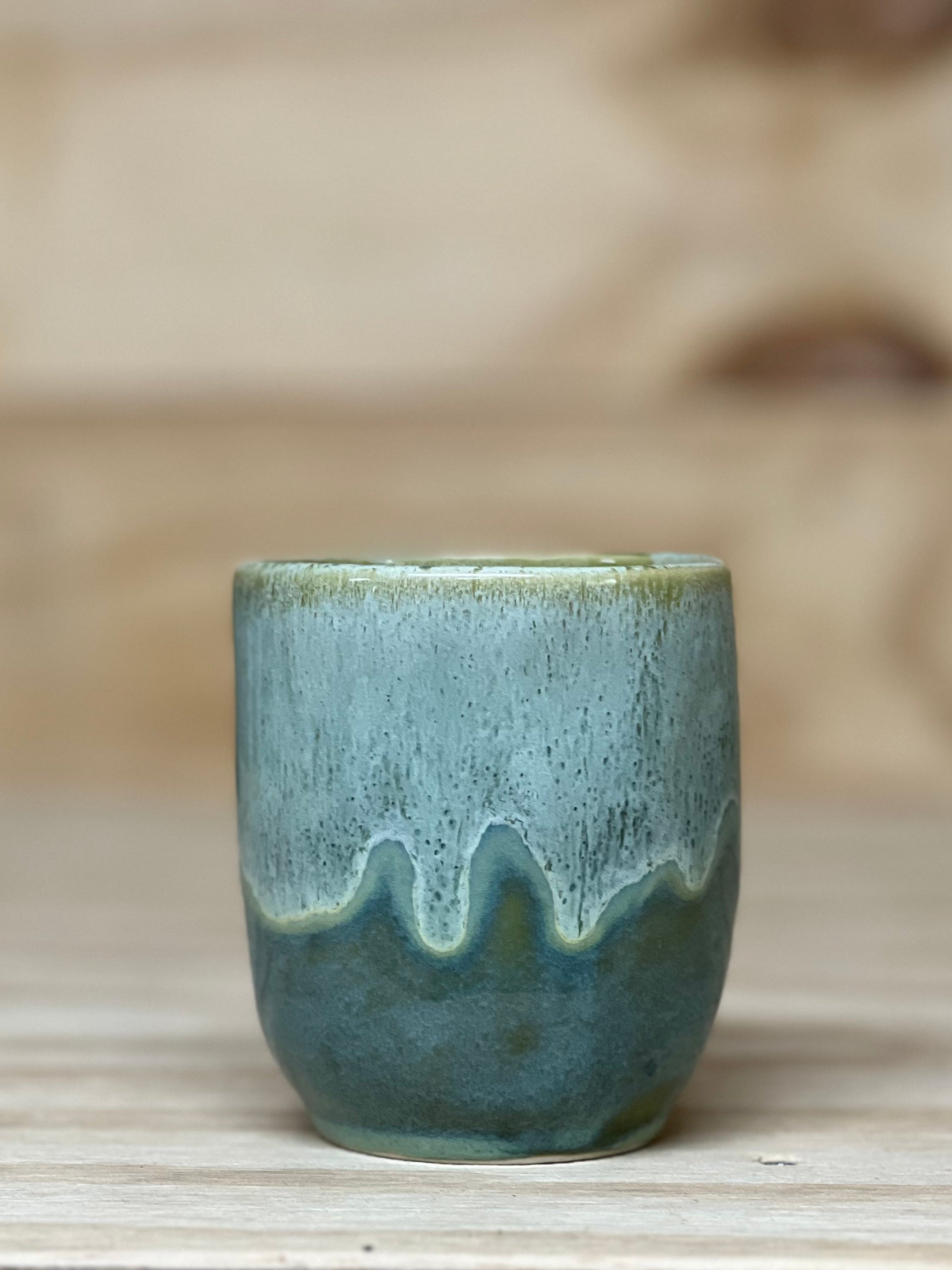 sus.studio-handbeschilderdkeramiek-koffiekopje-mossgreen-7
