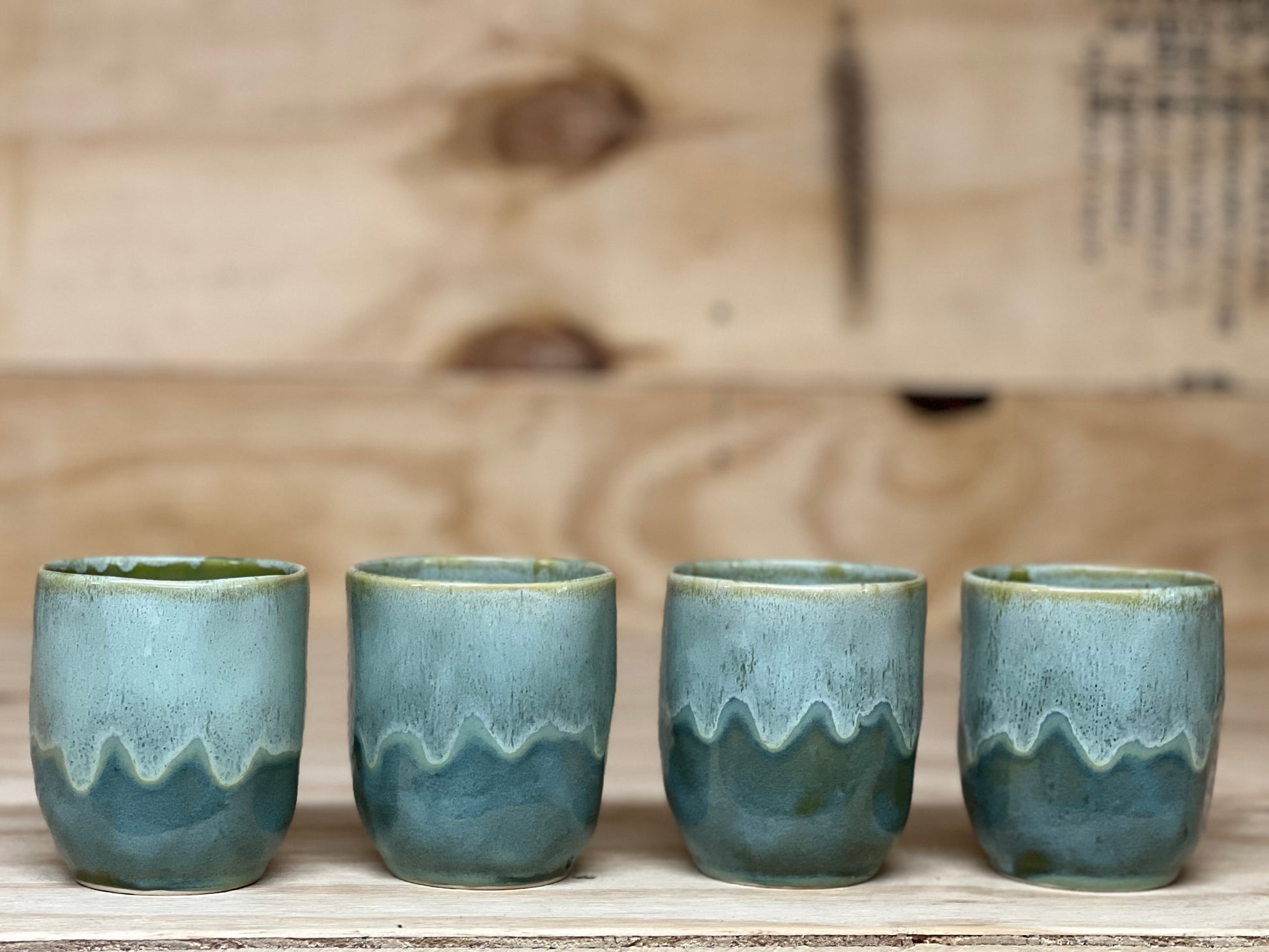 sus.studio-handbeschilderdkeramiek-koffiekopje-mossgreen-8