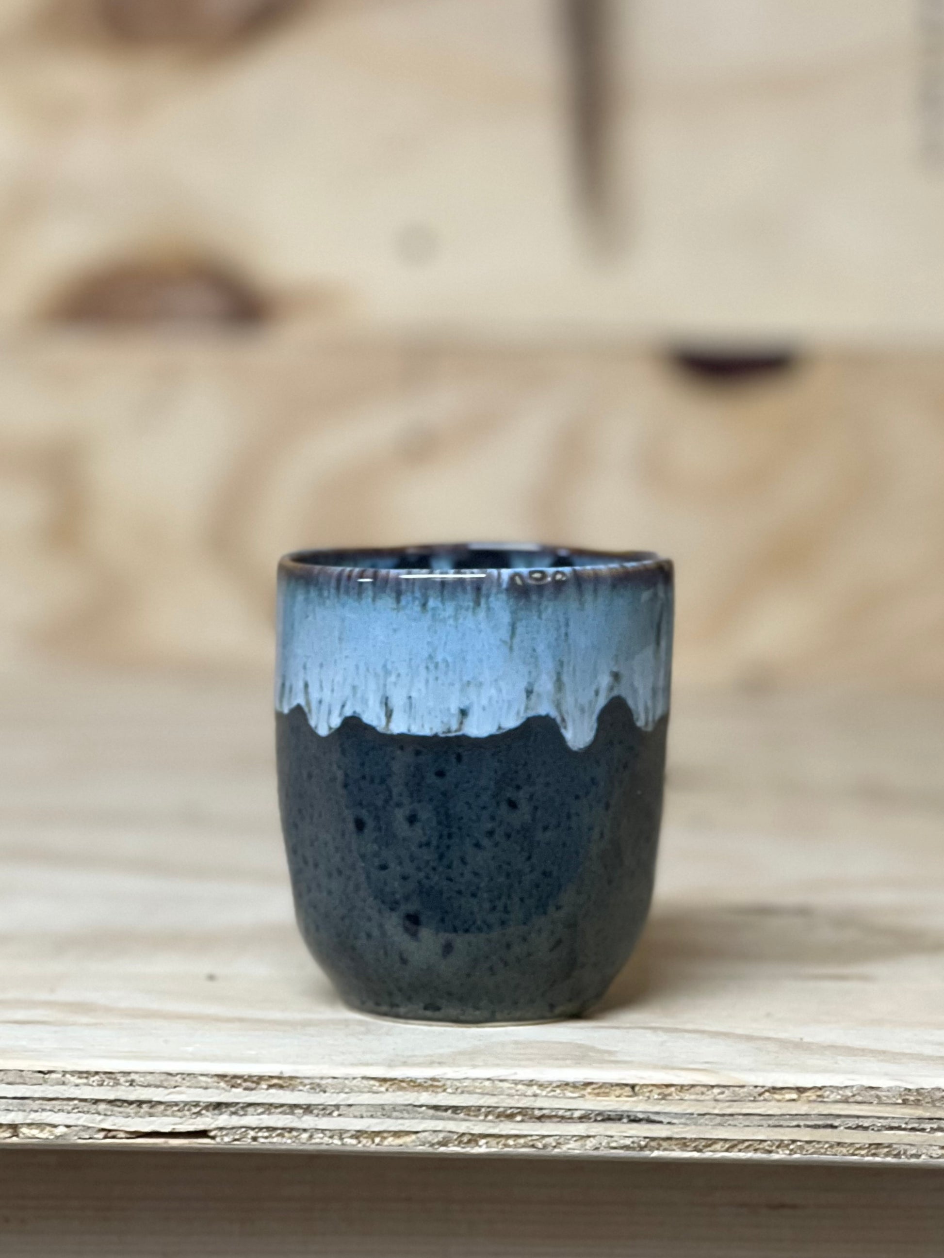 sus.studio-handbeschilderdkeramiek-koffiekopje-mysticblue-6