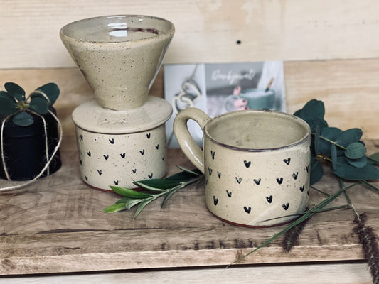 sus.studio-handgemaaktkeramiek-koffiefilter-creme-hartjes-1