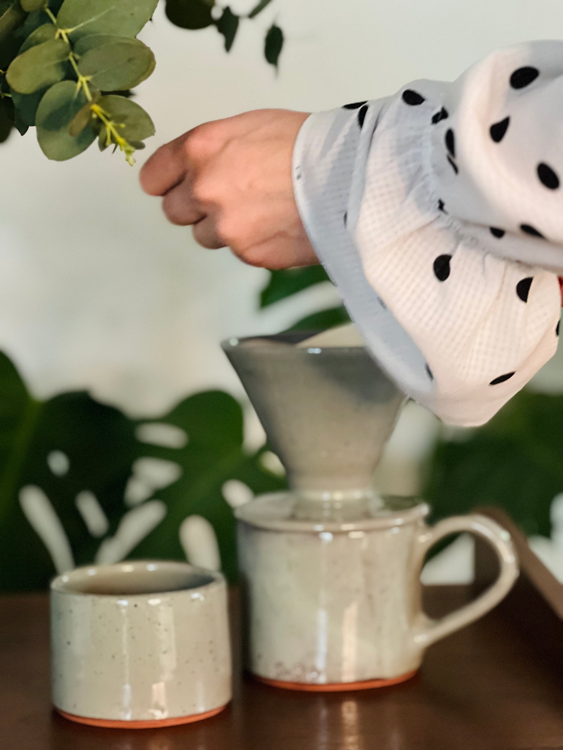 sus.studio-handgemaaktkeramiek-koffiefilter-grijs-groen-blauw-spetters-3